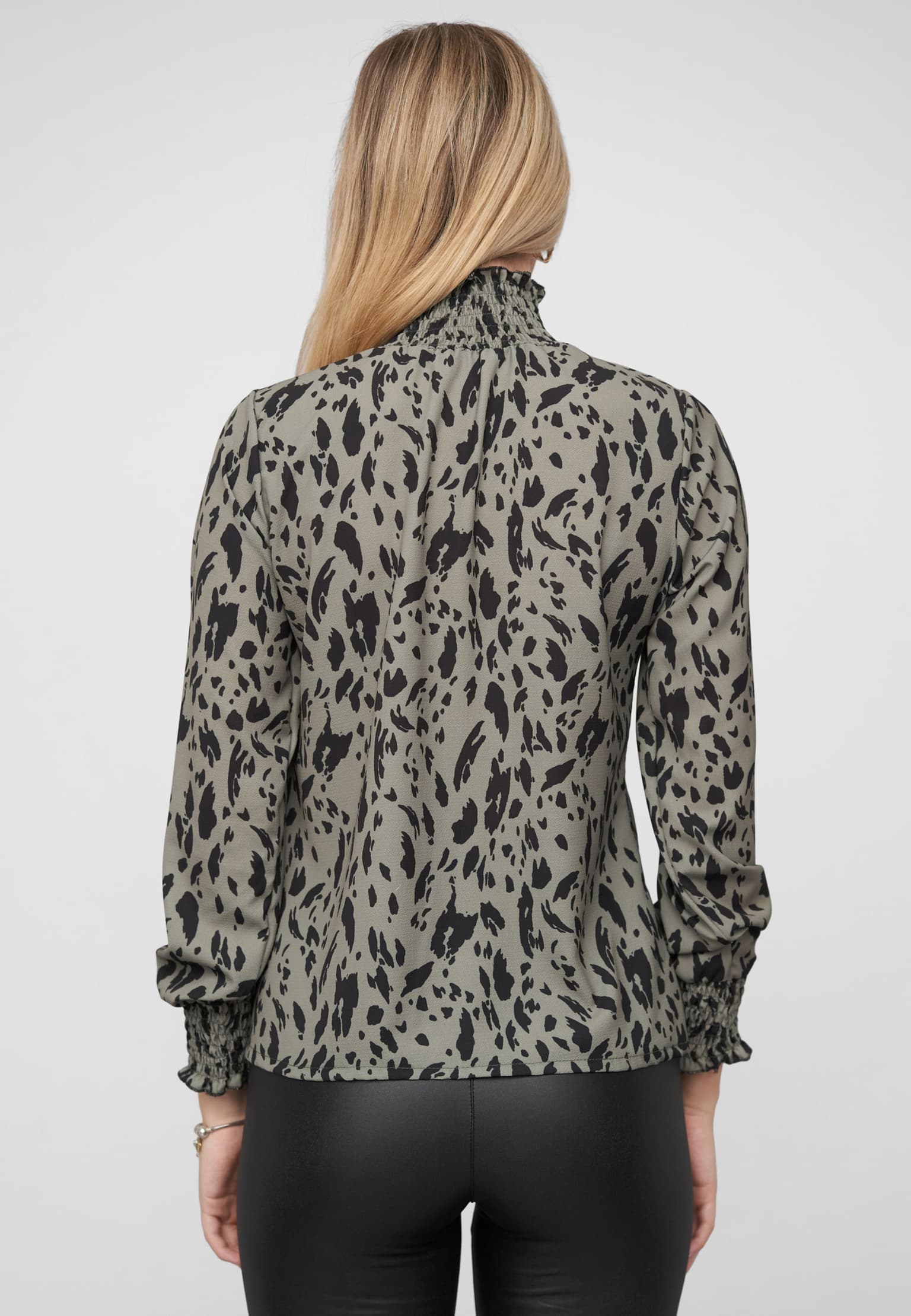 Cloud5ive Choker Blouse with leo print – Bild 2