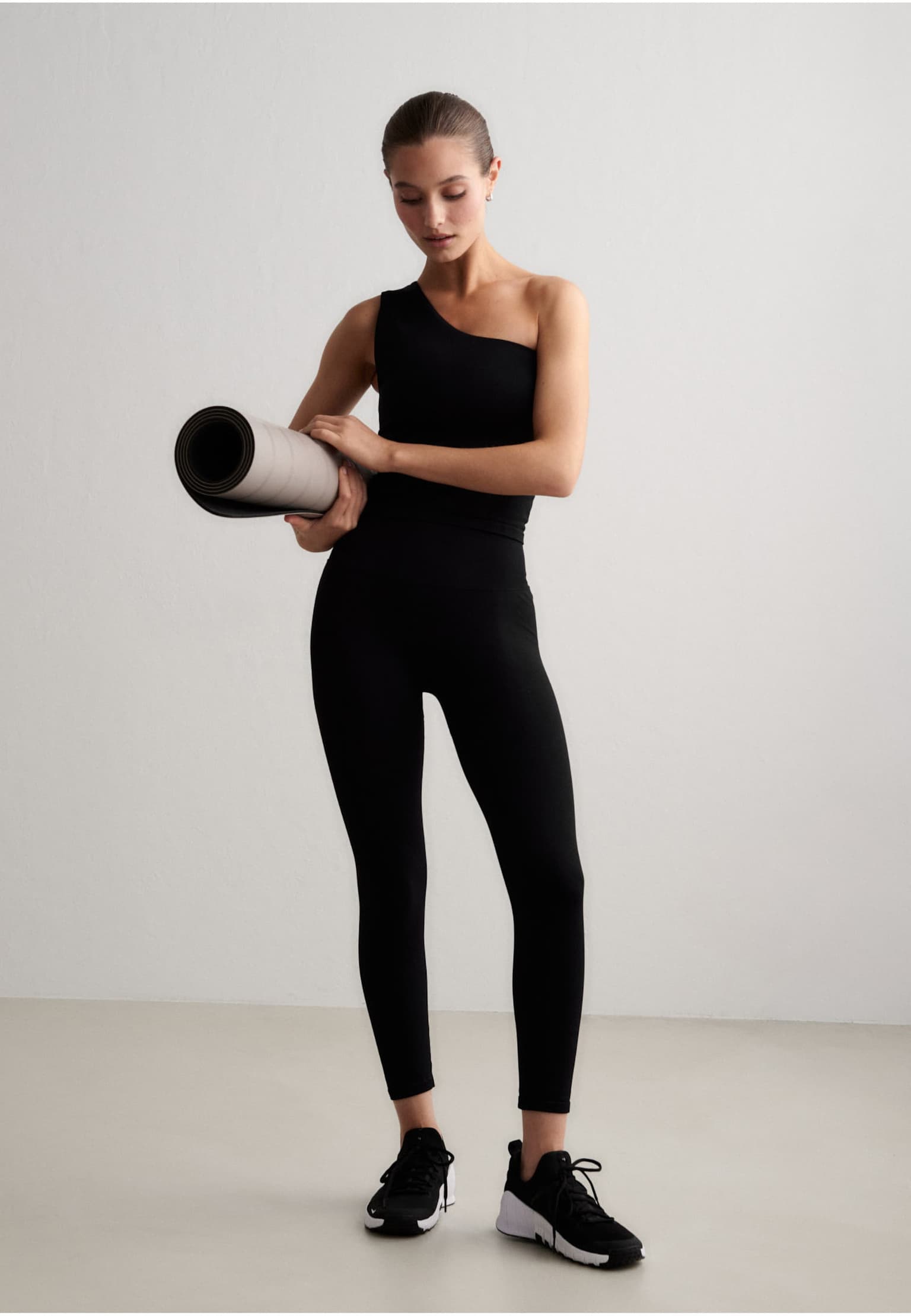 aimn Shape Seamless One Shoulder Bralette – Bild 3