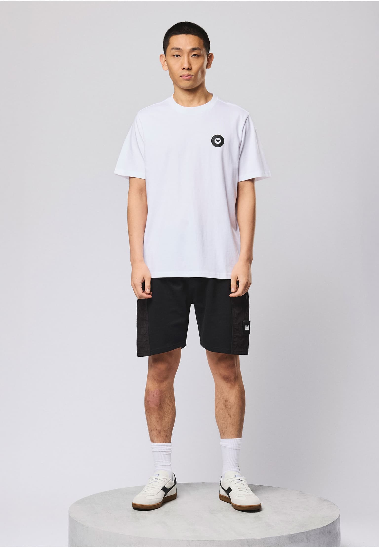 Weekend Offender 8 BALL GRAPHIC TEE – Bild 2