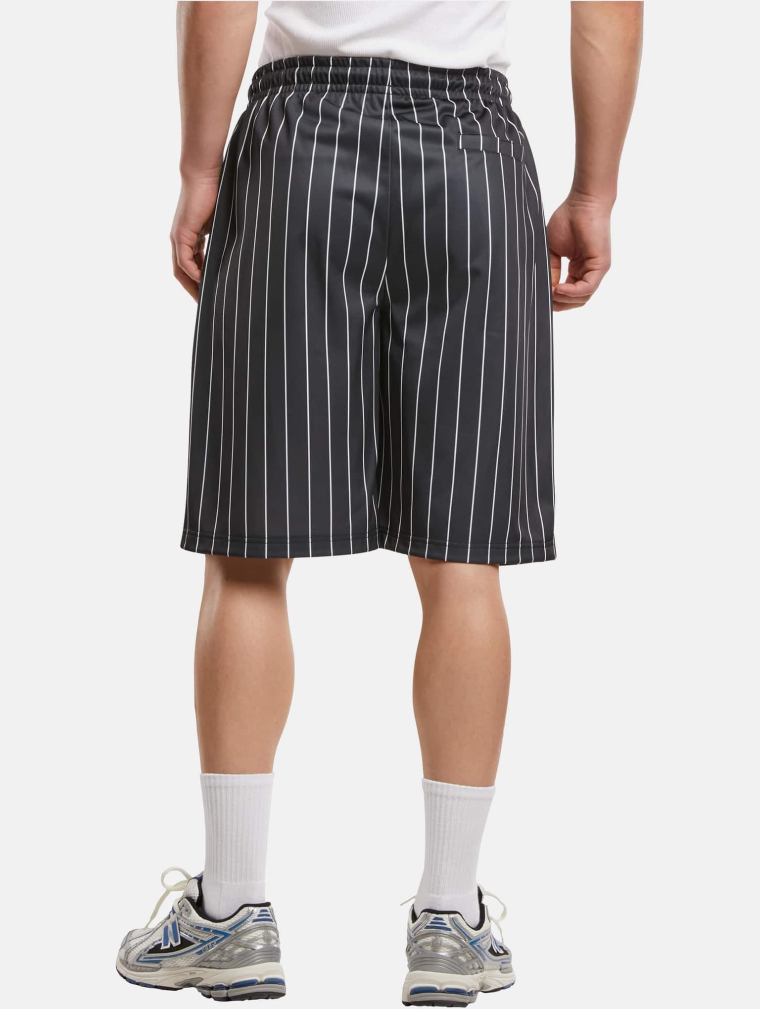 Urban Classics Pinstripe Trackshorts – Bild 2