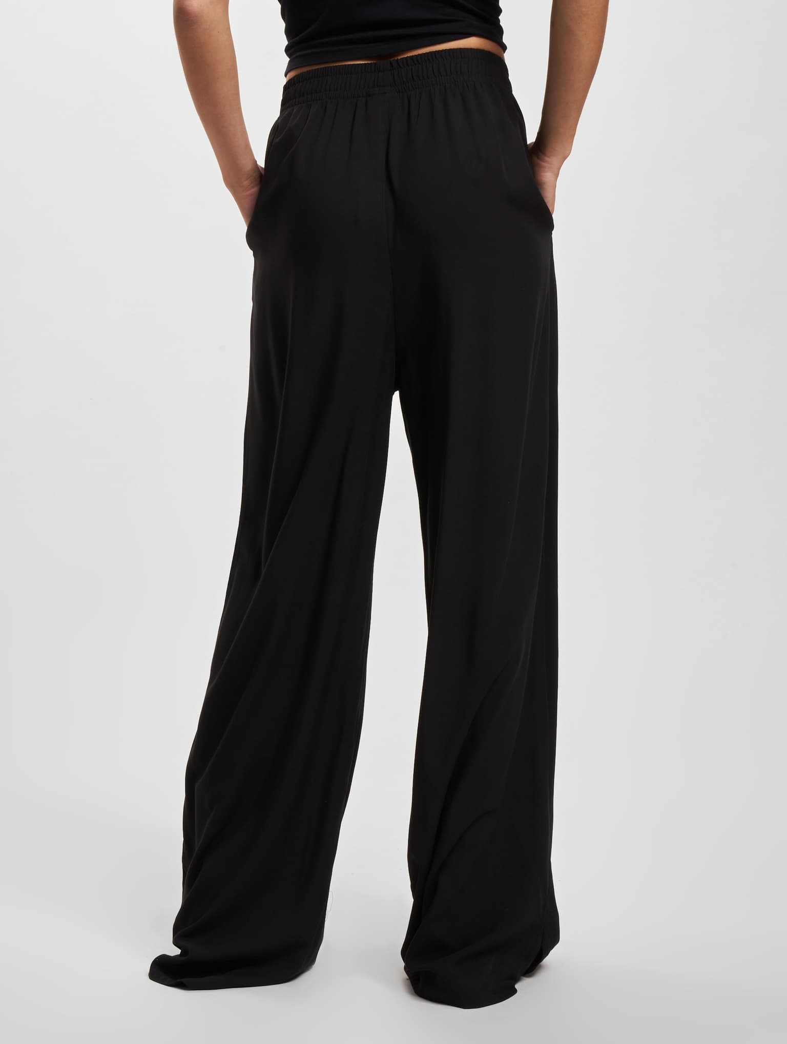 Urban Classics Ladies Wide Leg Viscose Pants – Bild 2