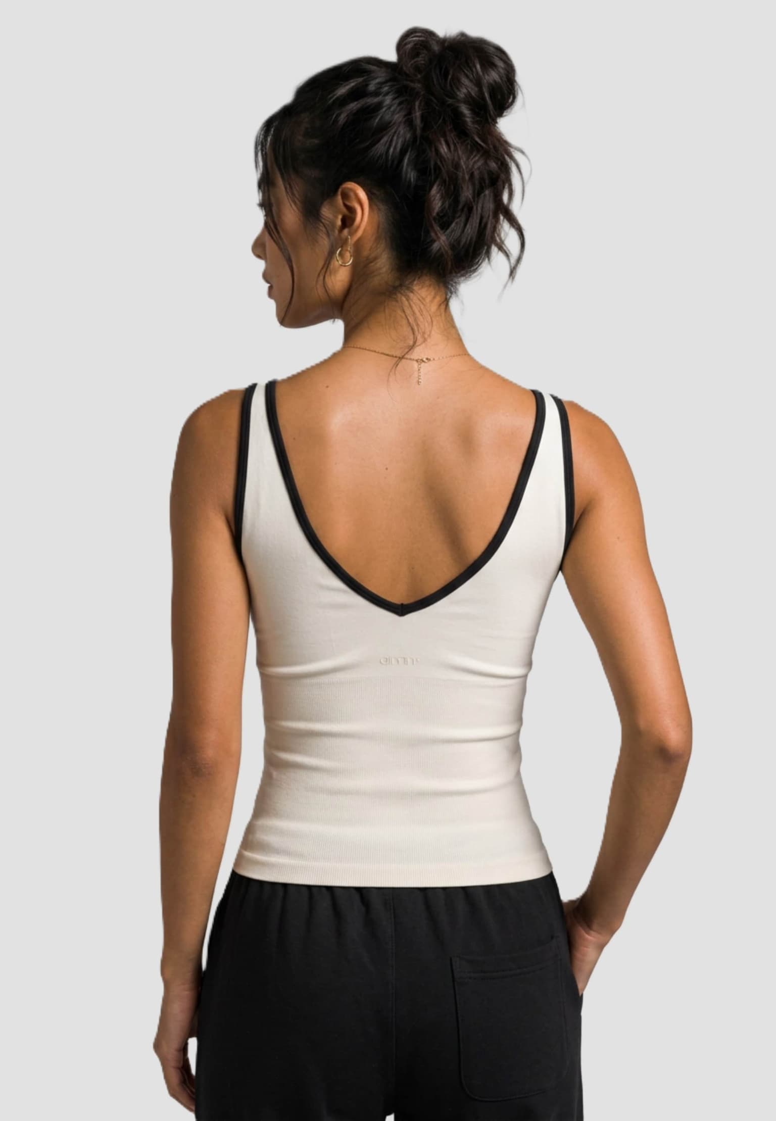 aimn Shape Seamless Deep Cut Singlet – Bild 2