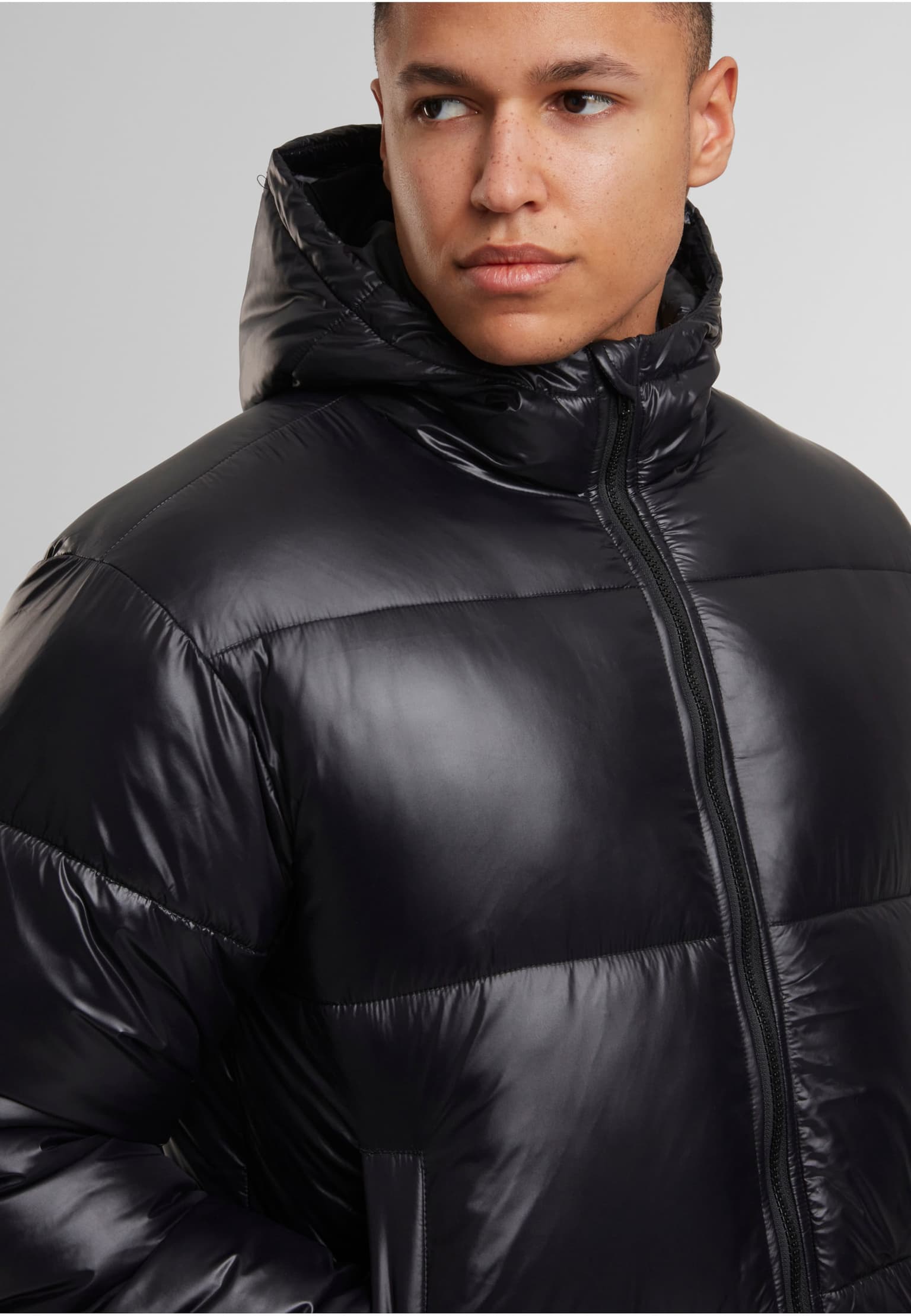 Urban Classics Shiny Puffer Jacket With Hood – Bild 4