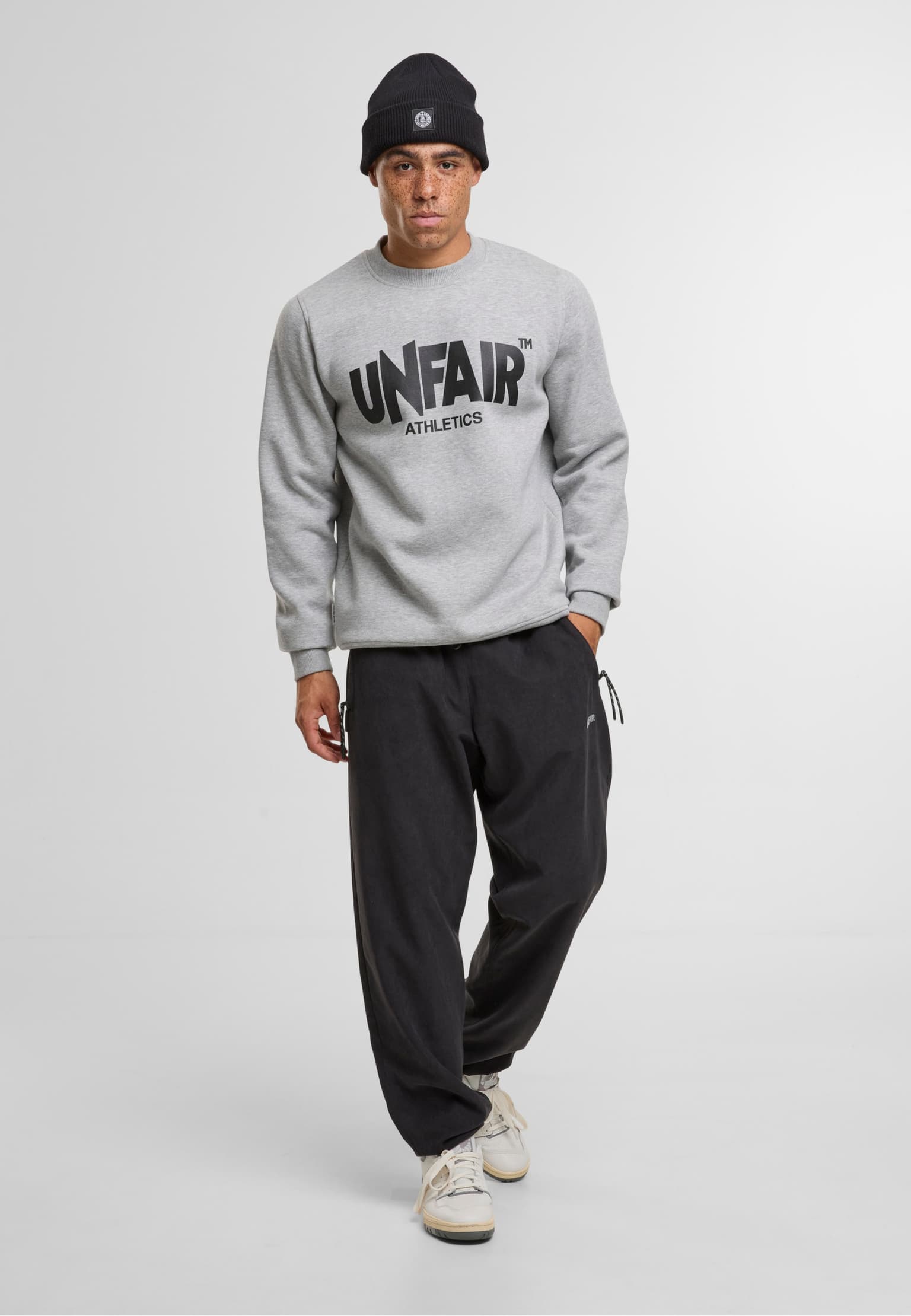 UNFAIR ATHLETICS Classic Label Crewneck – Bild 3