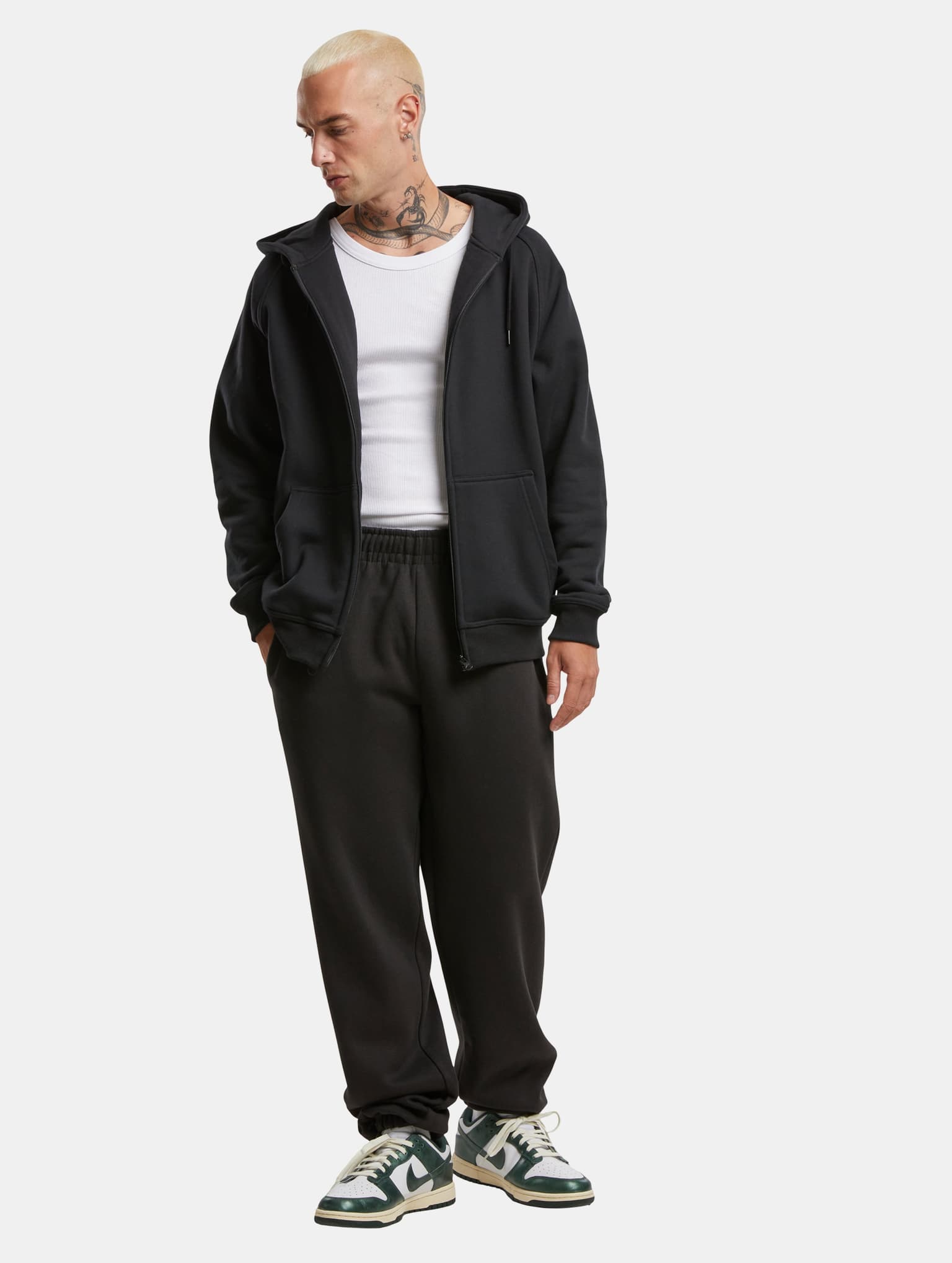 Urban Classics Basic Loose Jogginghose – Bild 4