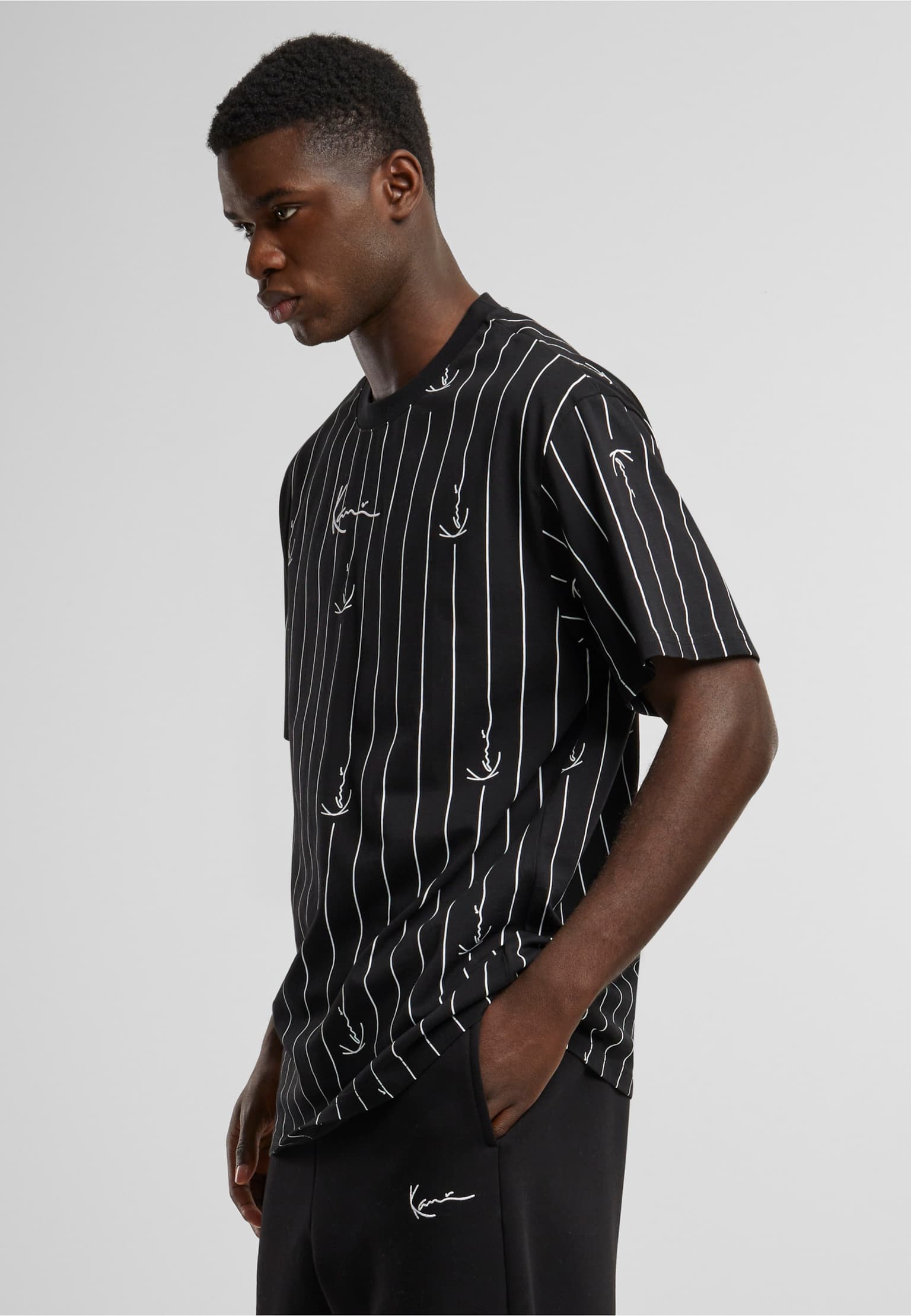Karl Kani Small Signature Logo Prinstripe Tee – Bild 3