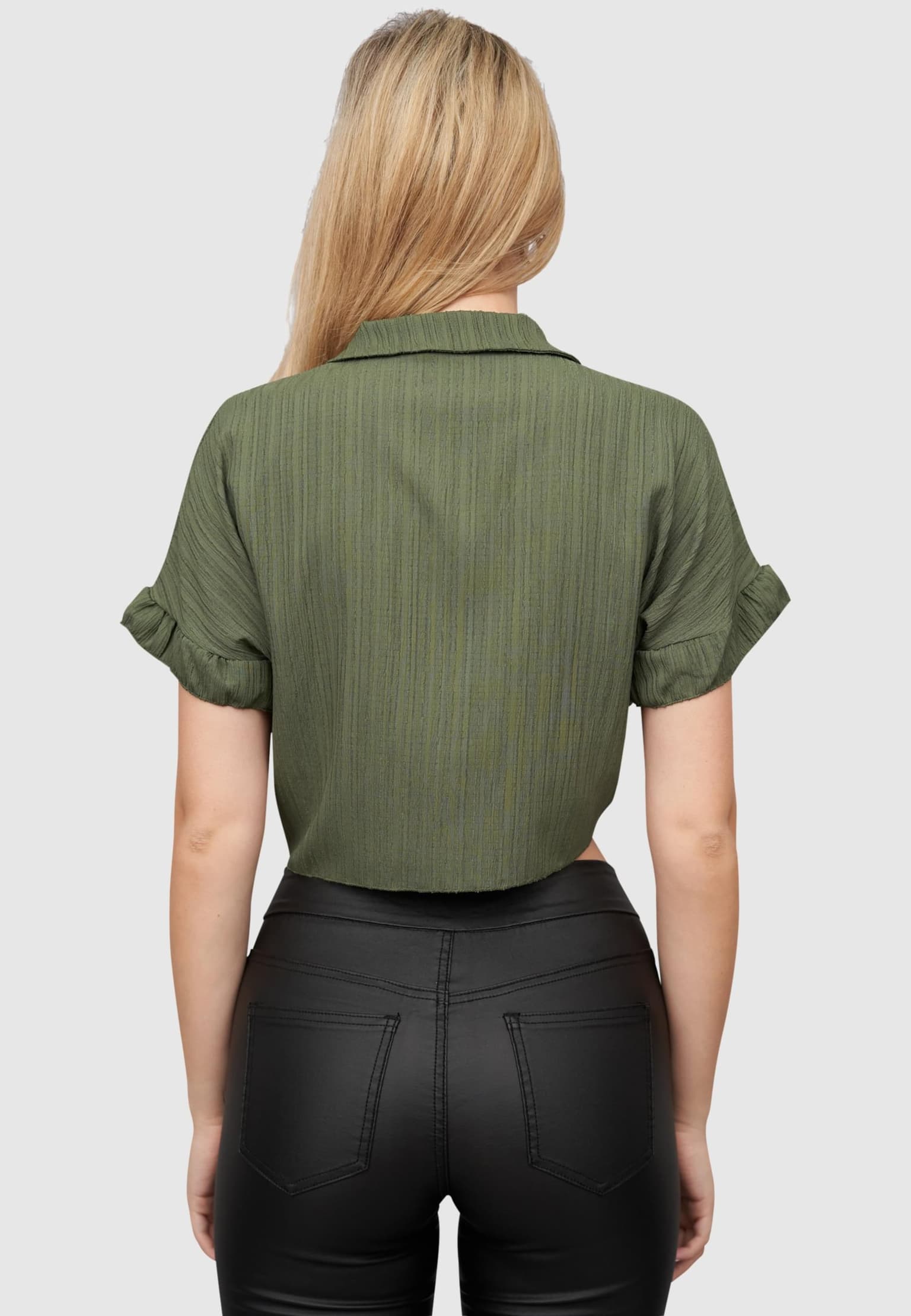 Cloud5ive Crop Bluse mit Knopfleiste und Knoten – Bild 2