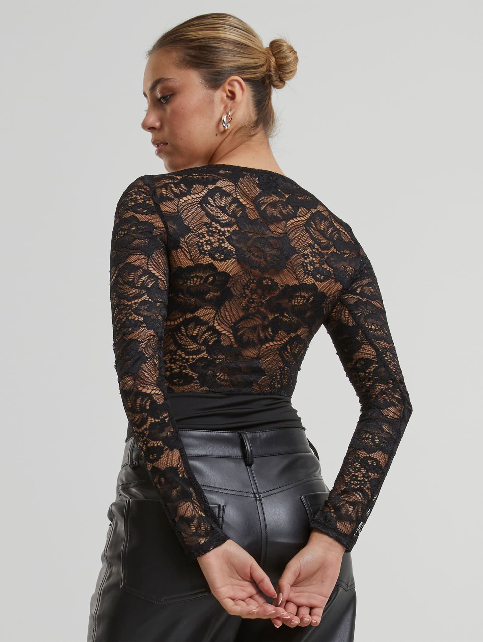 Urban Classics Ladies Round Neck Lace Body – Bild 3