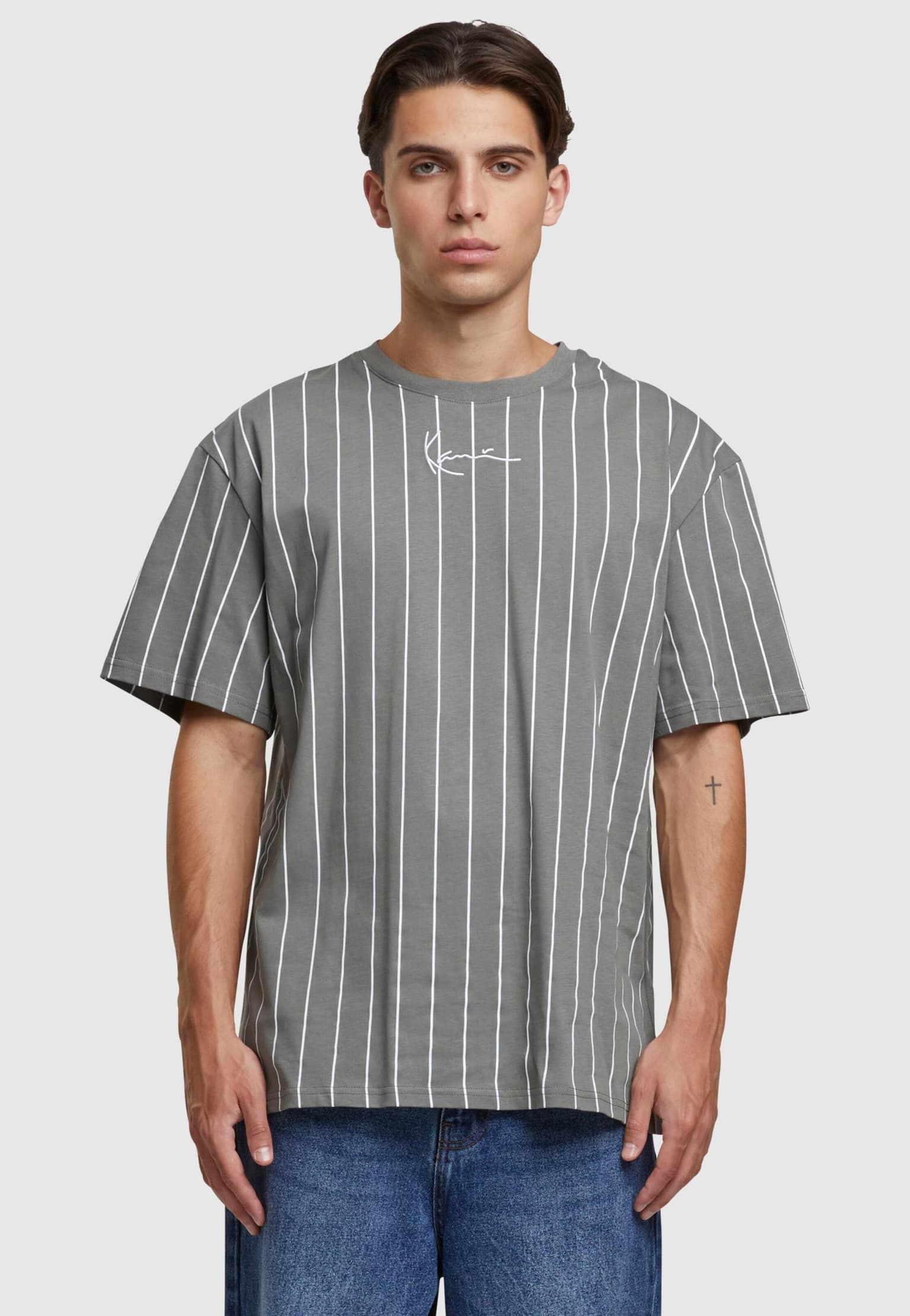 Karl Kani Small Signature Essential Pinstripe T-Shirt – Bild 3