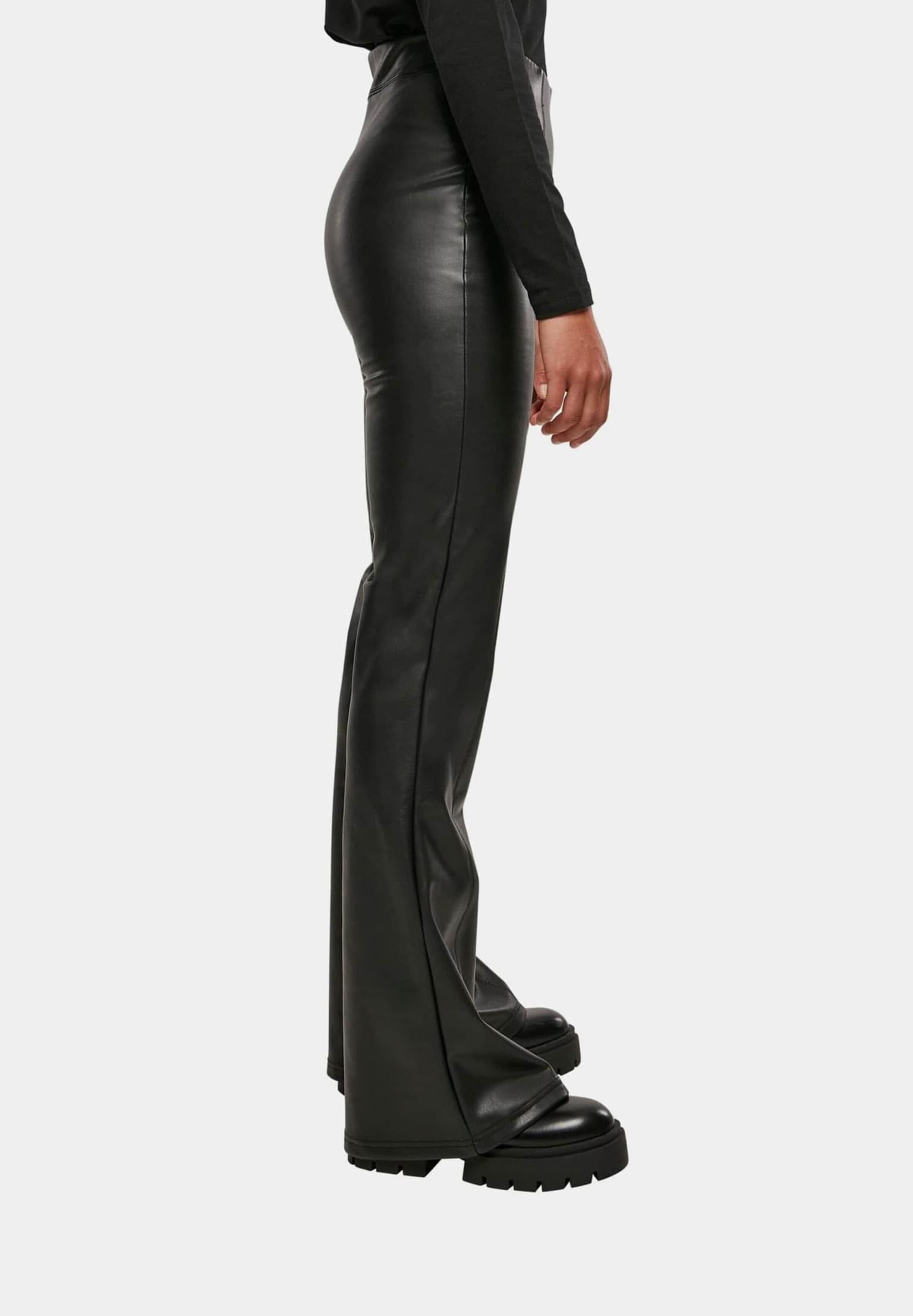 Urban Classics Ladies Synthetic Leather Flared Pants – Bild 4