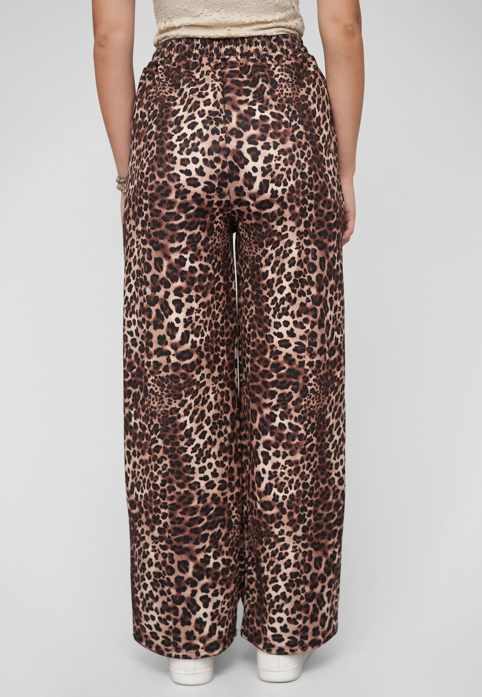 Cloud5ive Pants with wide legs – Bild 2