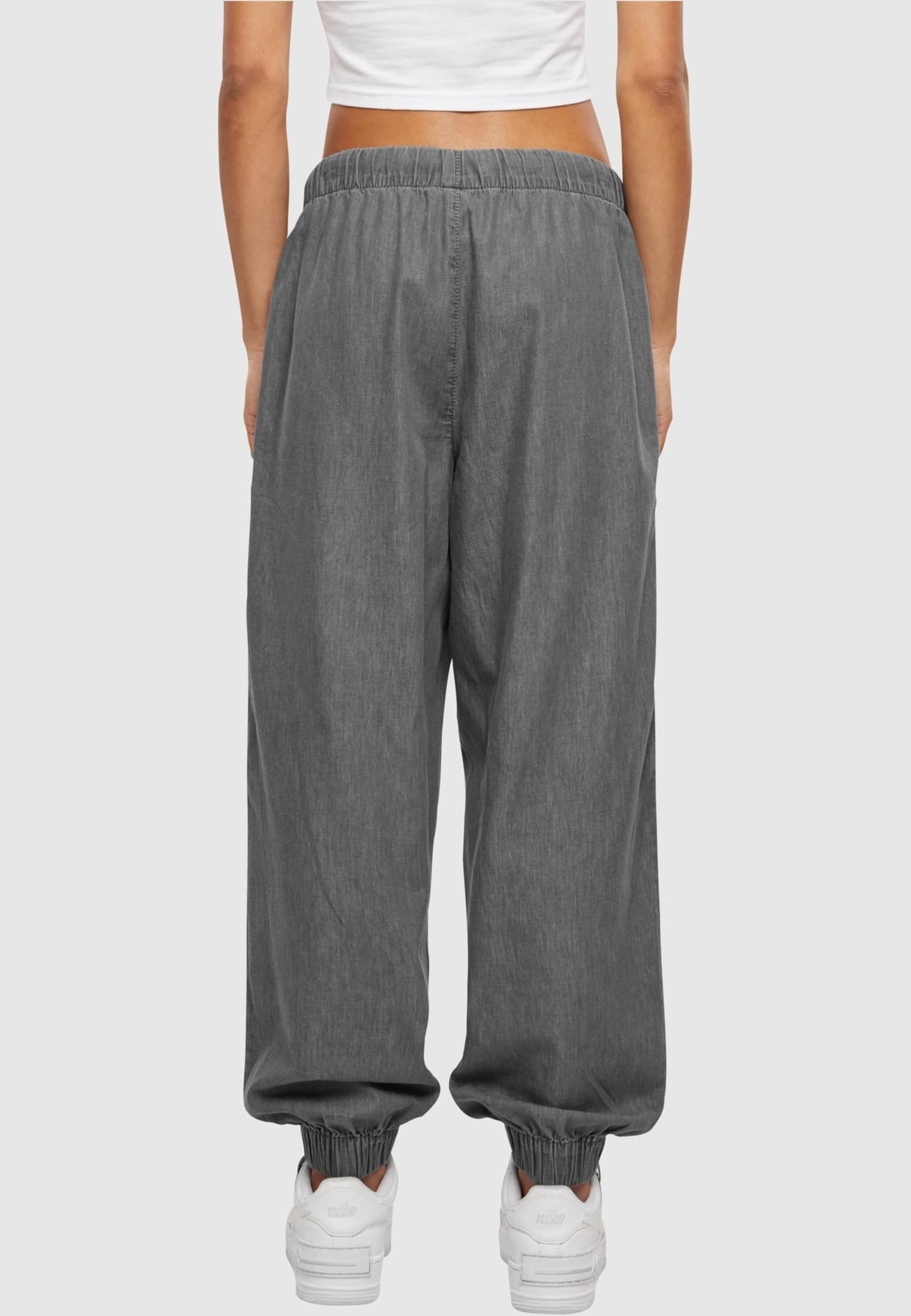 Urban Classics Ladies Light Denim Jogpants – Bild 2