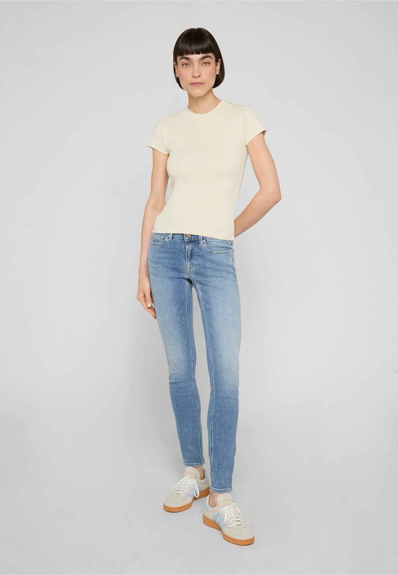 Urban Classics Ladies Short Slim Tee – Bild 3