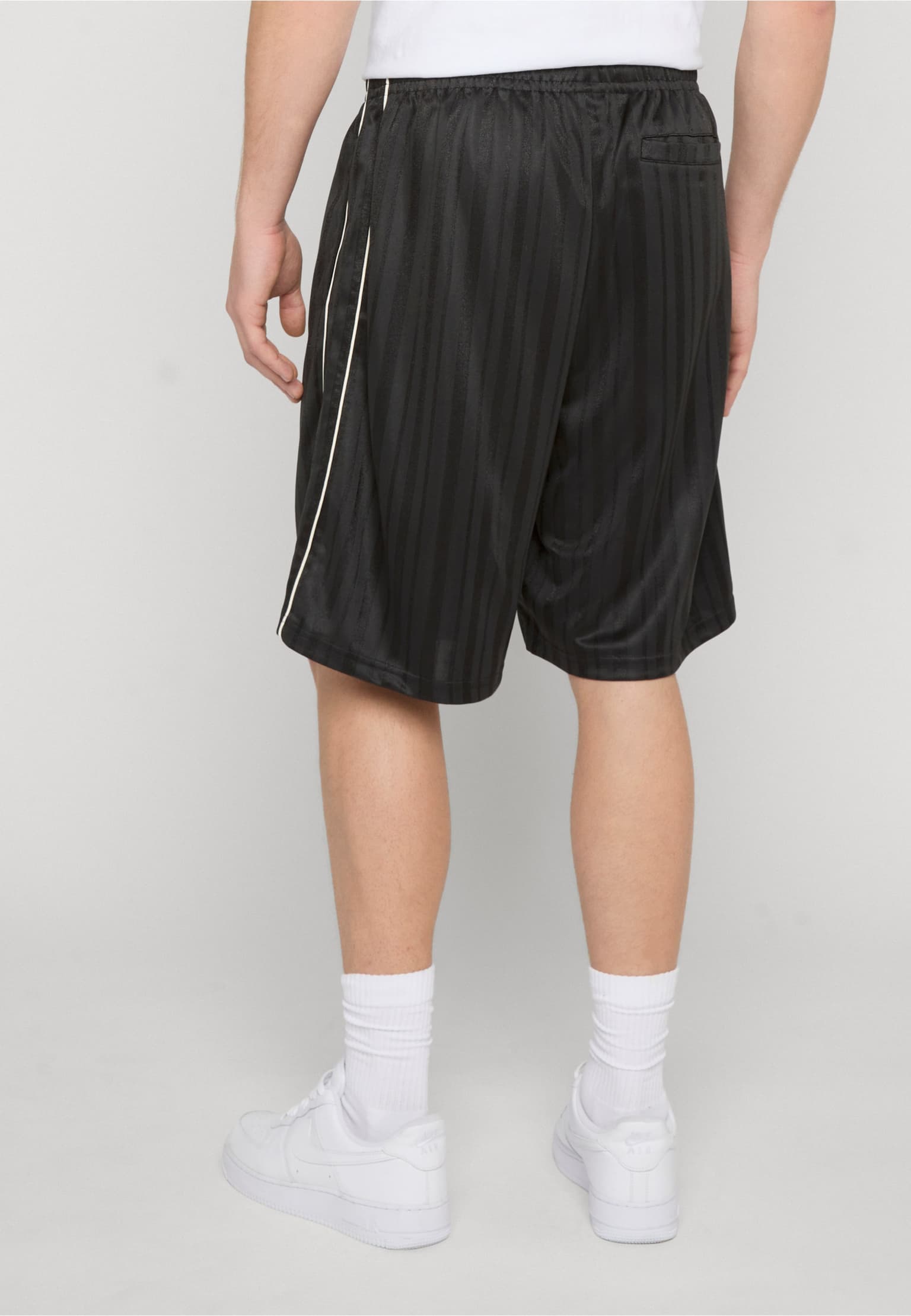 Karl Kani Signature Shadow Stripe Trackshorts – Bild 2