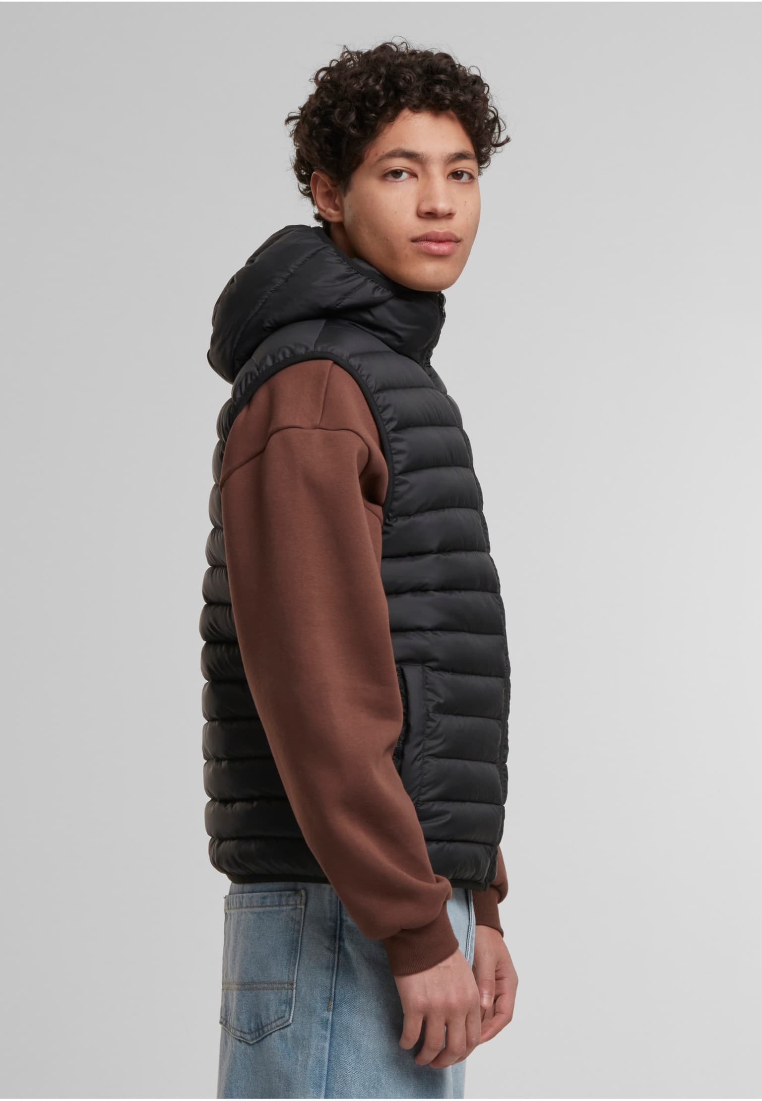 Urban Classics Basic Light Weigh Vest With Hood – Bild 4