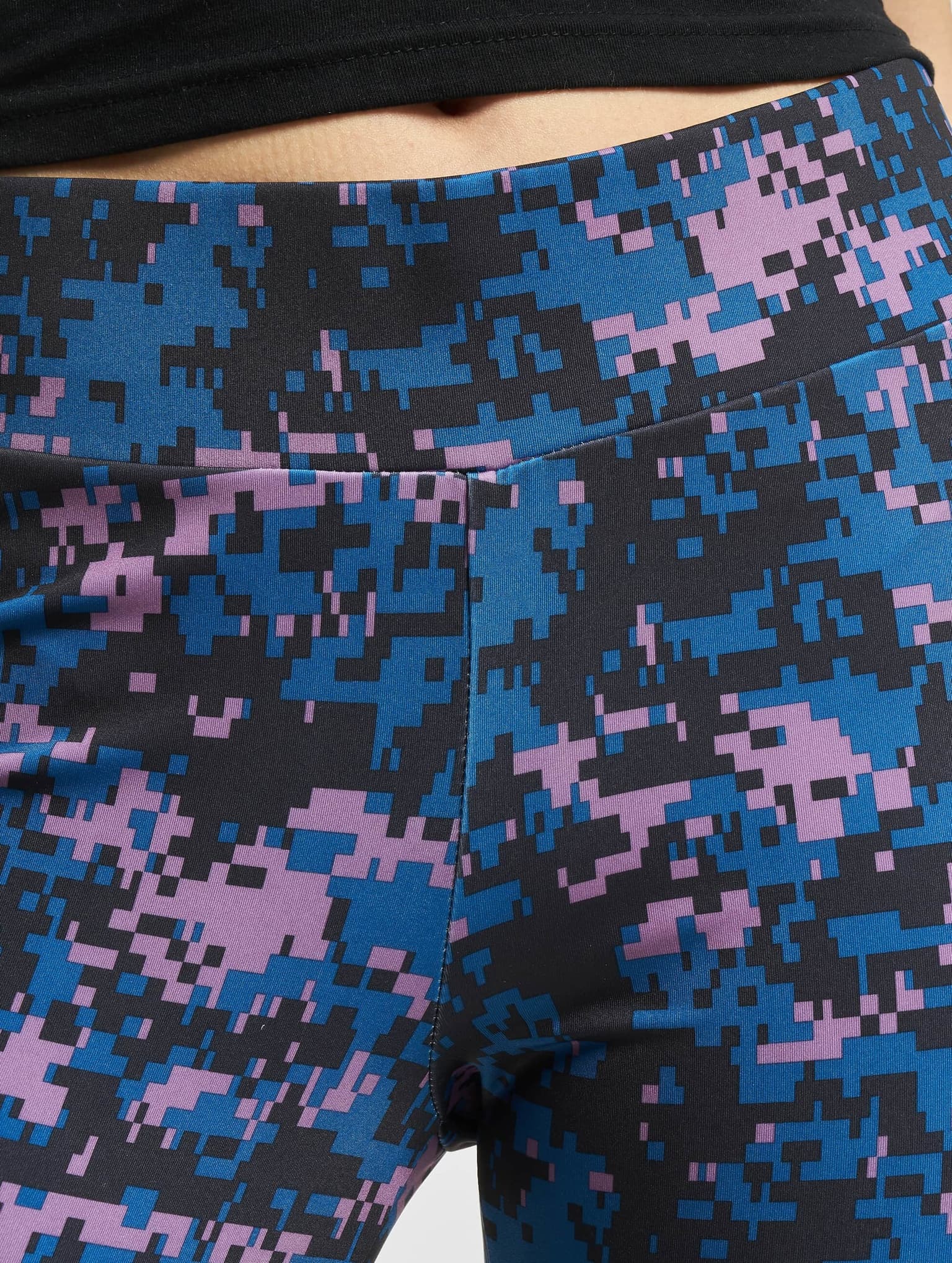 Urban Classics Ladies High Waist Camo Tech Cycle Short – Bild 4