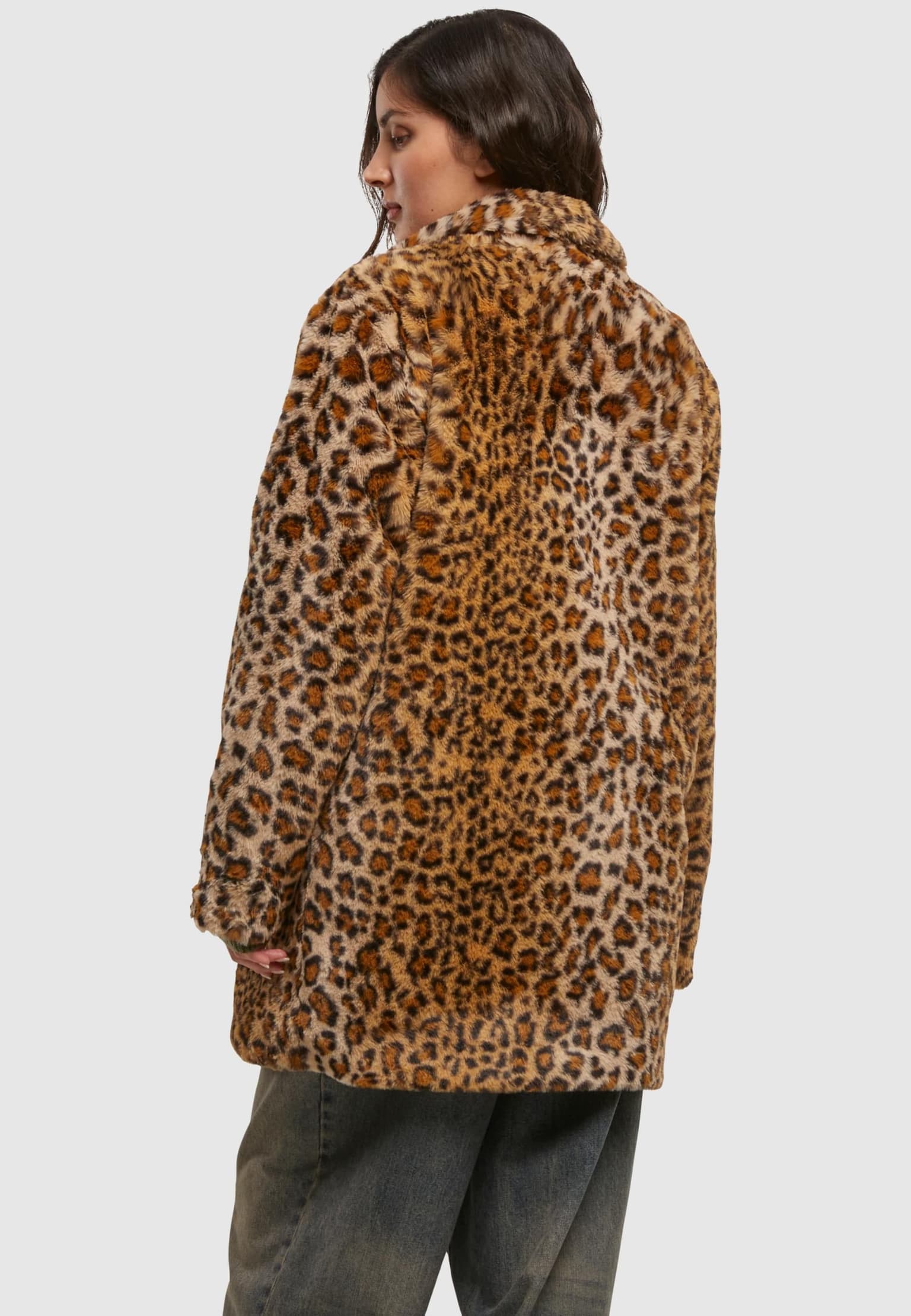 Urban Classics Ladies Oversized Faux Fur Leo Coat – Bild 2