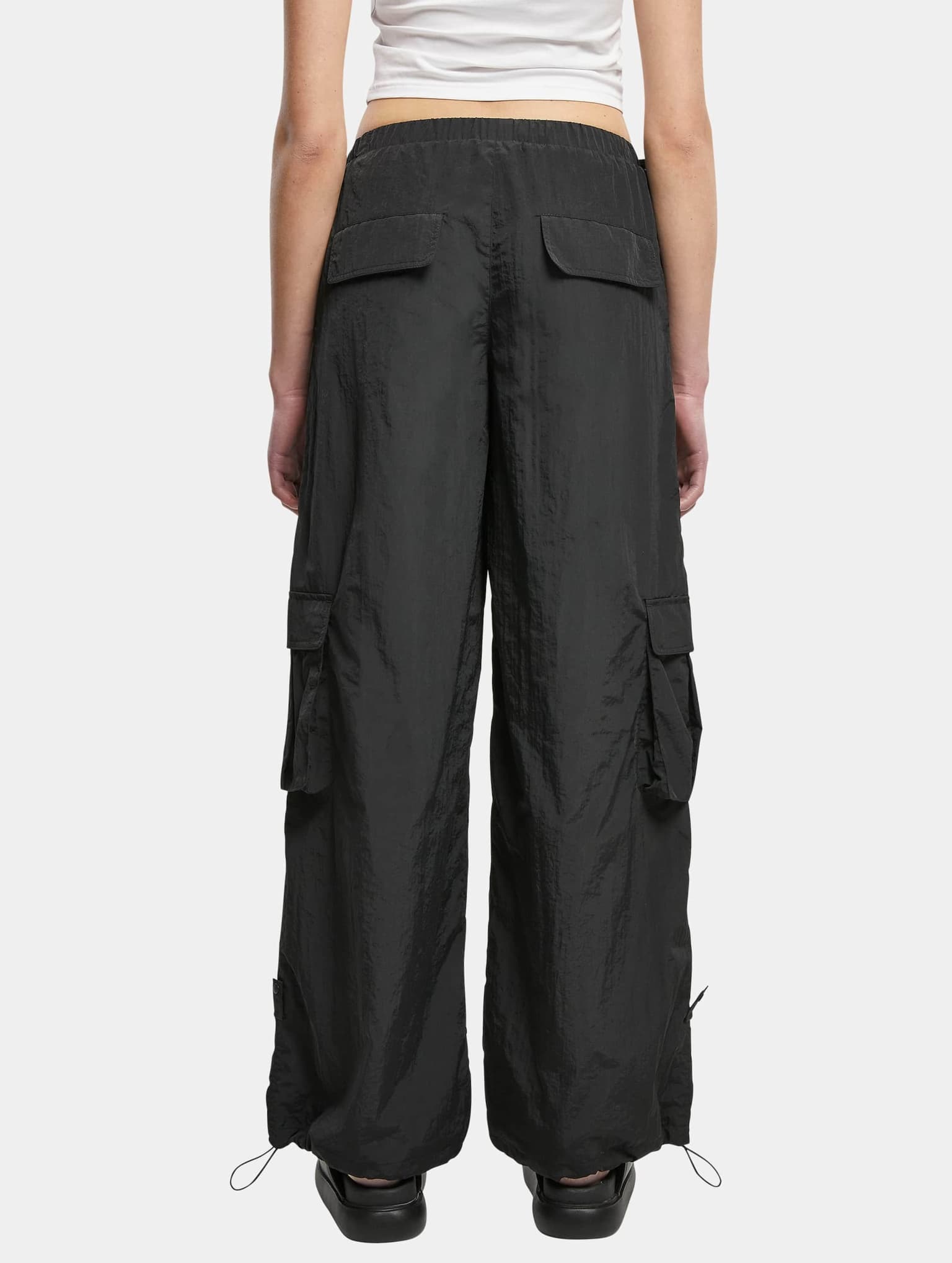 Urban Classics Ladies Wide Crinkle Nylon Cargo Pants – Bild 2