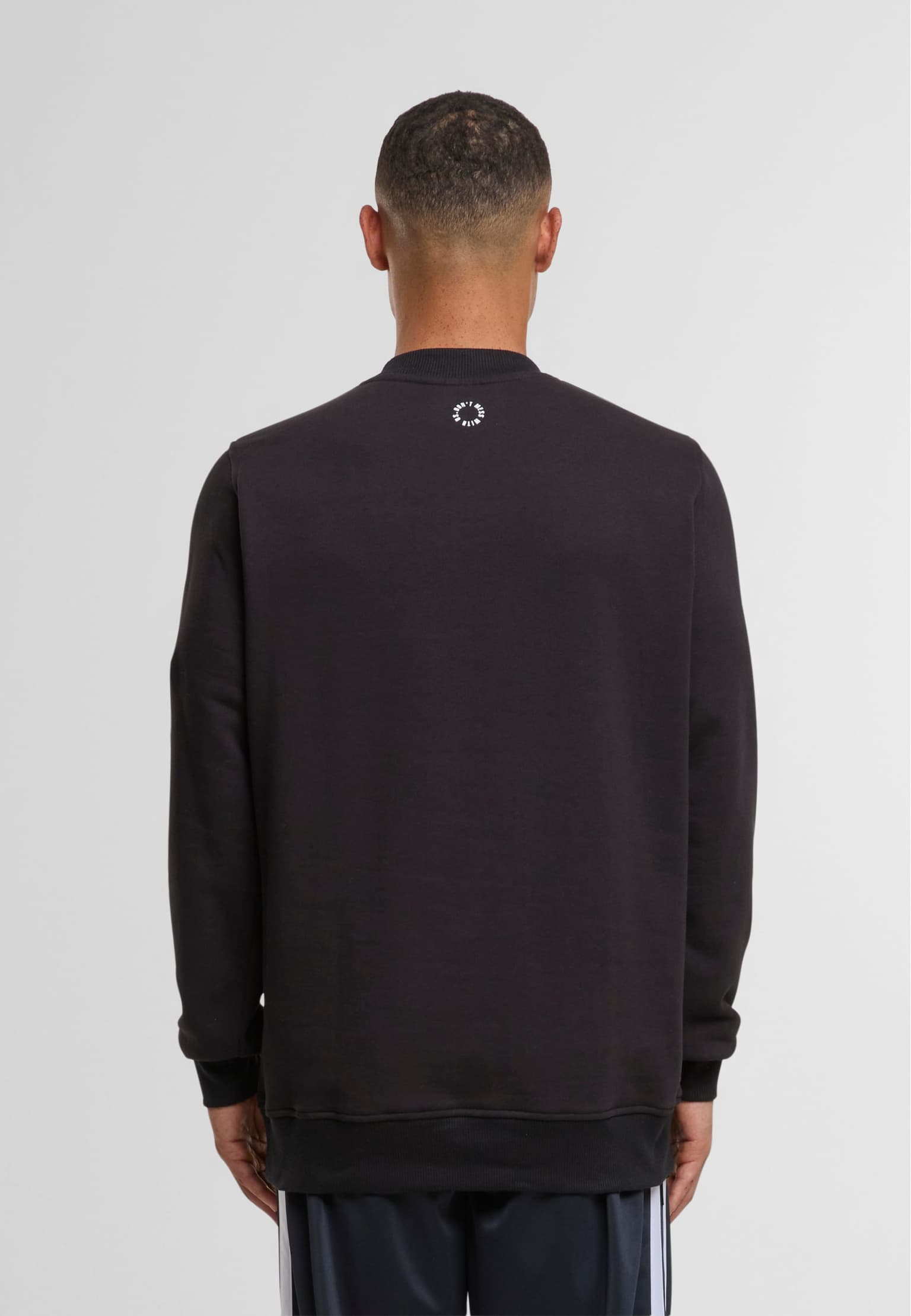 UNFAIR ATHLETICS Classic Label Crewneck – Bild 2