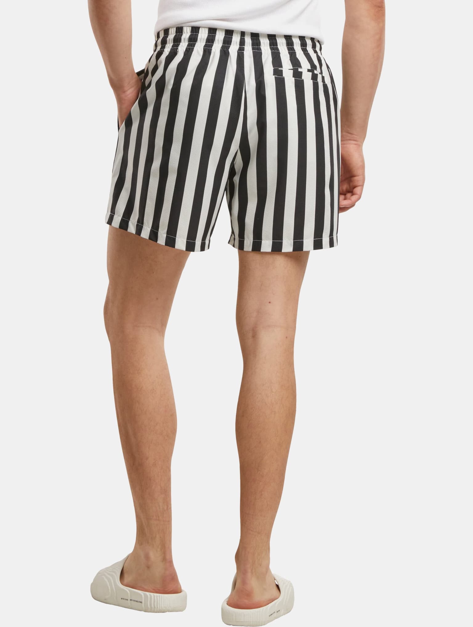 Urban Classics Striped Seersucker Swim Short – Bild 2