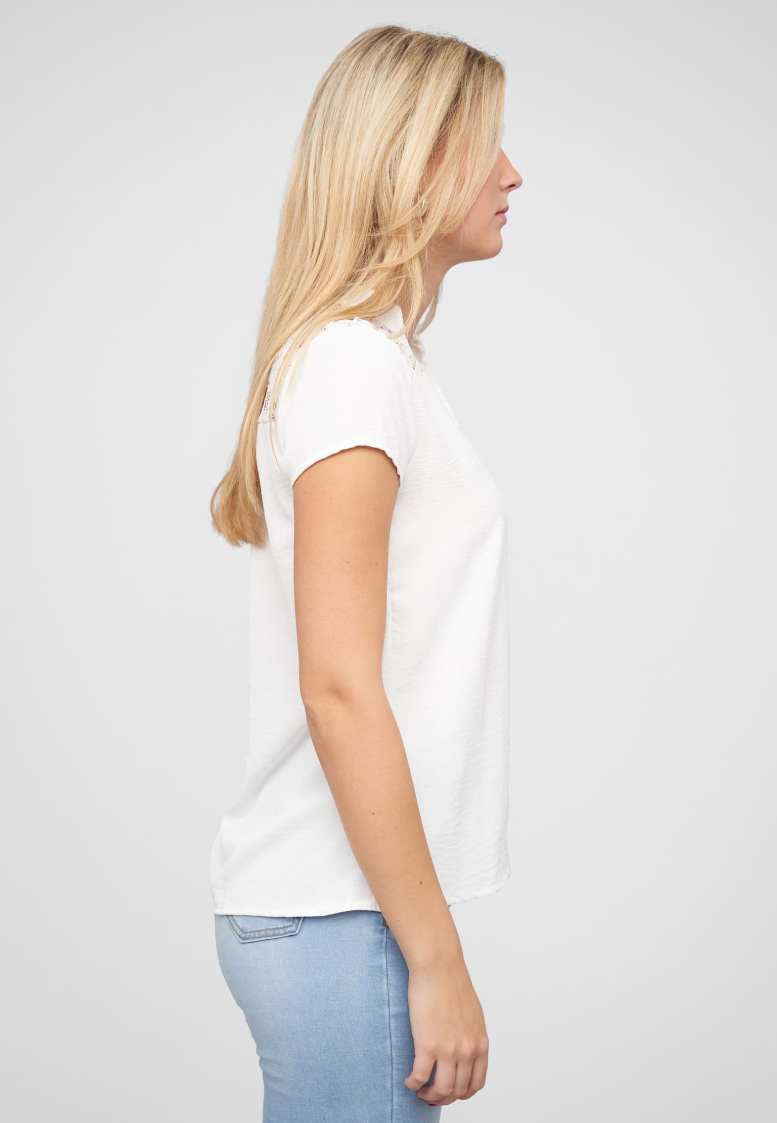 Cloud5ive Musselin Shirt V-Neck mit Deko Knopfleiste und Spitze – Bild 4