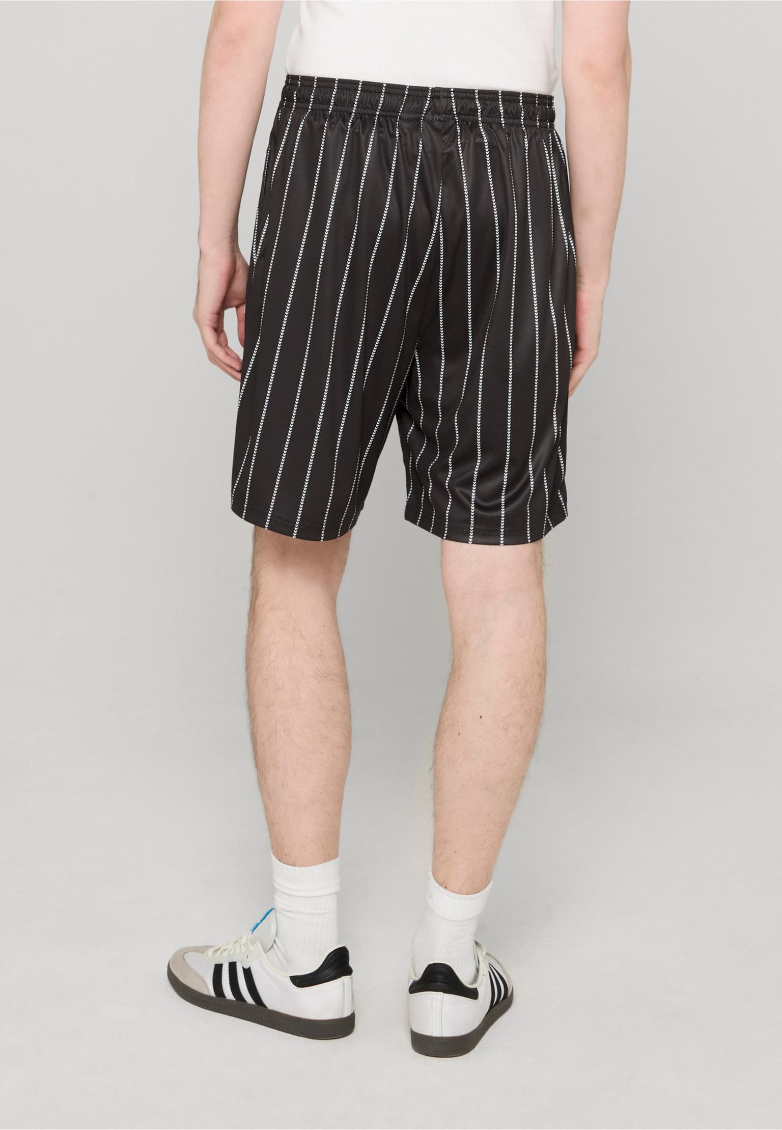 Hummel Chevron Pinstripe Short – Bild 2