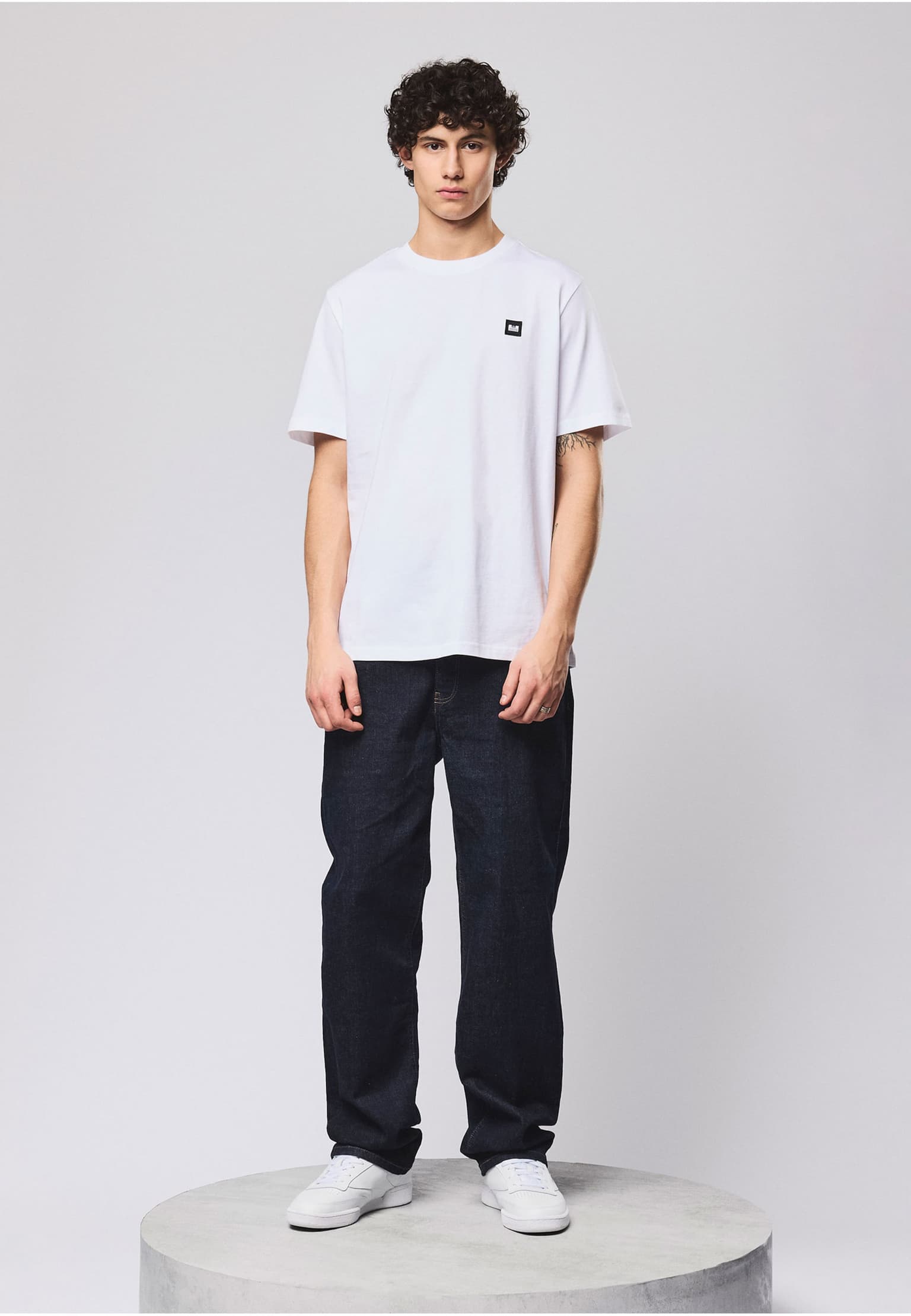Weekend Offender BROOKLANDS BADGE TEE – Bild 3
