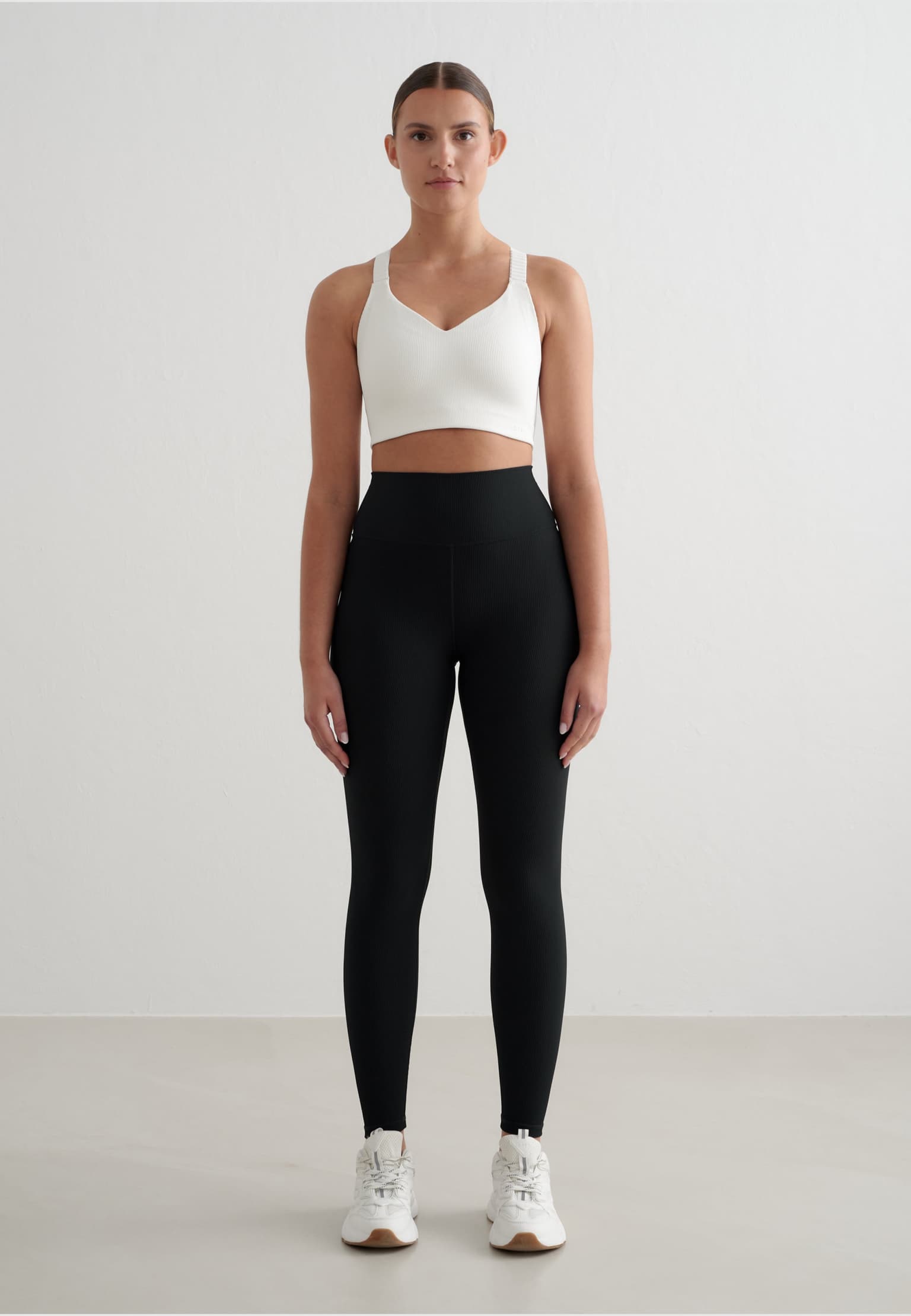 aimn White Ribbed Performance Support Bra – Bild 3