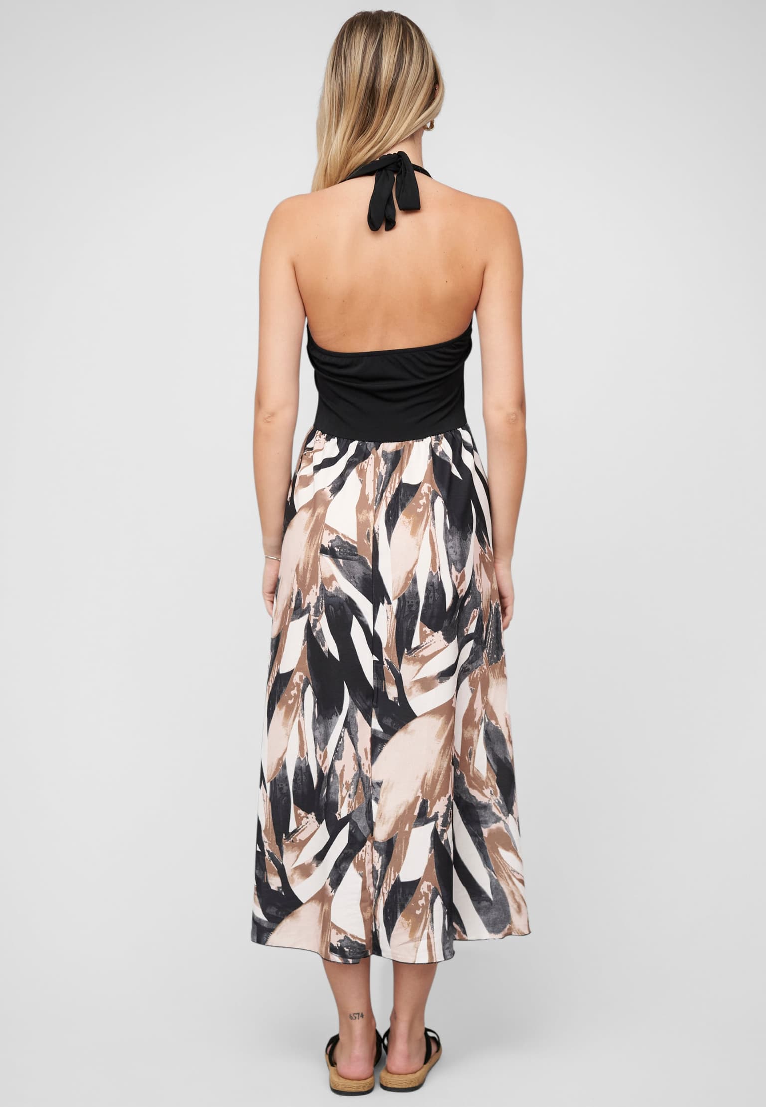 Cloud5ive Maxi Neckholder-Dress with abstract print – Bild 2