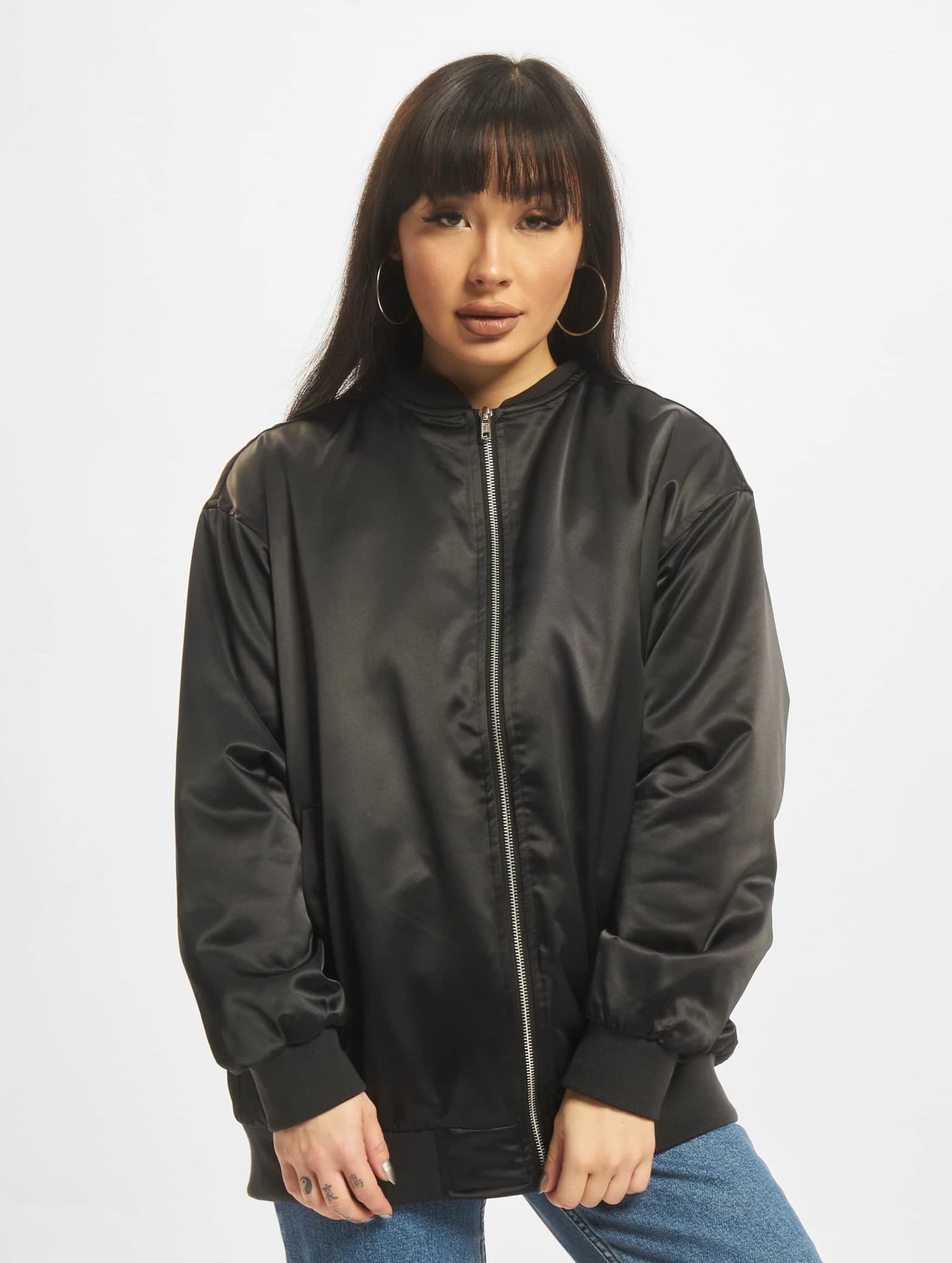 Urban Classics Ladies Oversized Satin Bomber Jacket – Bild 3