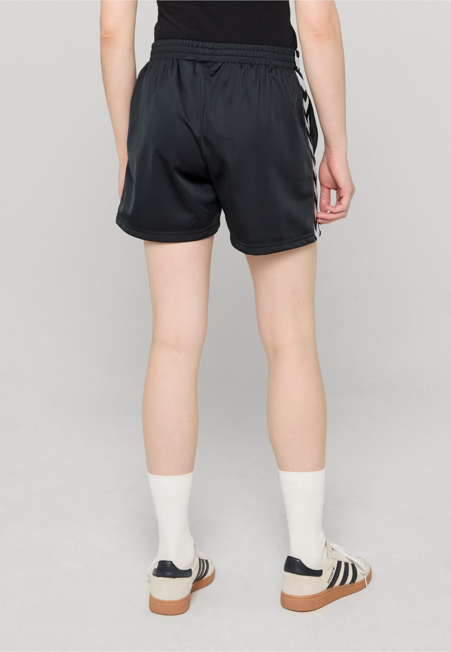 Hummel Basic Logotape Trackshorts – Bild 2