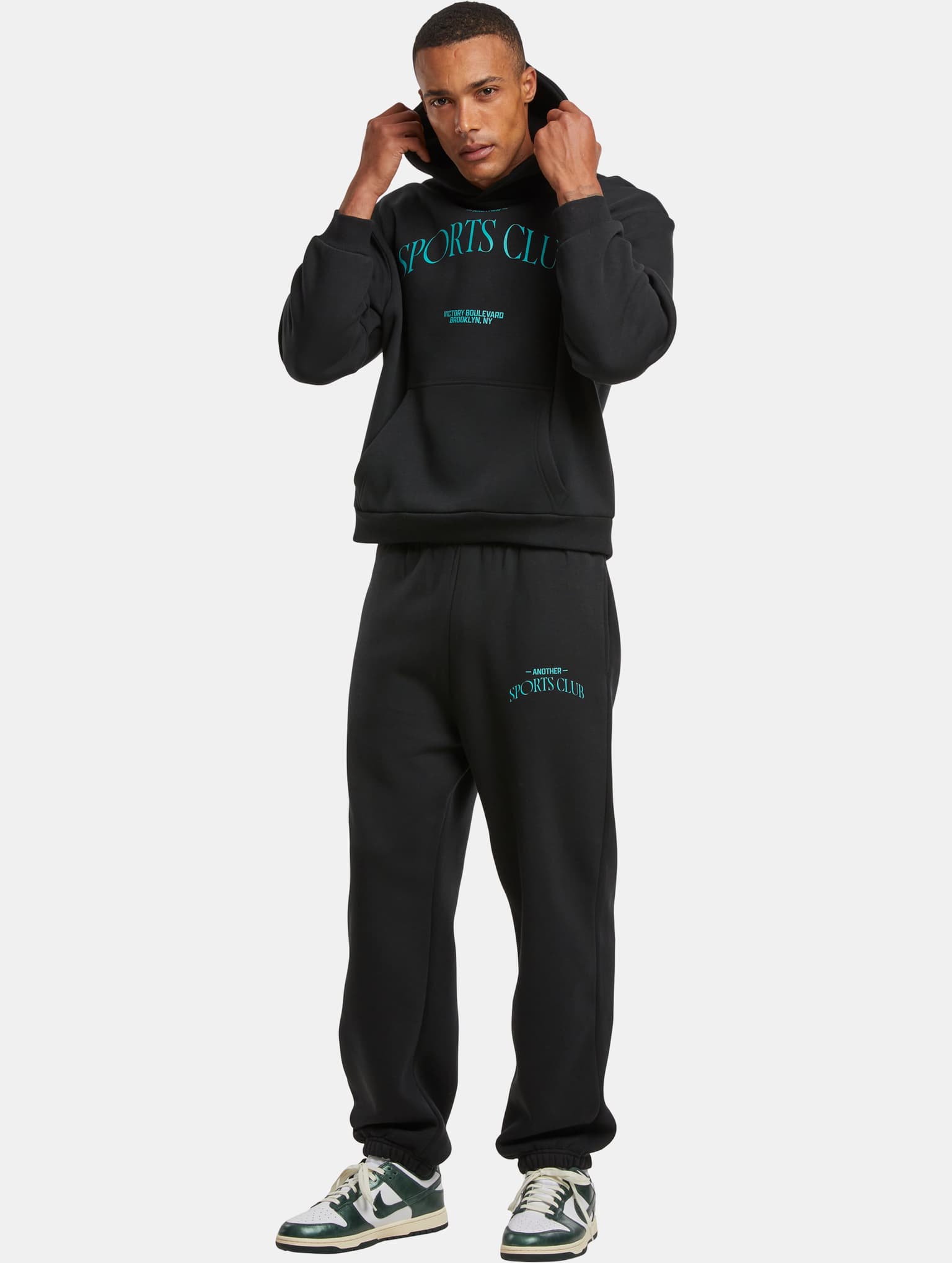 Mister Tee Upscale Another Sports Club Fluffy Hoody – Bild 4