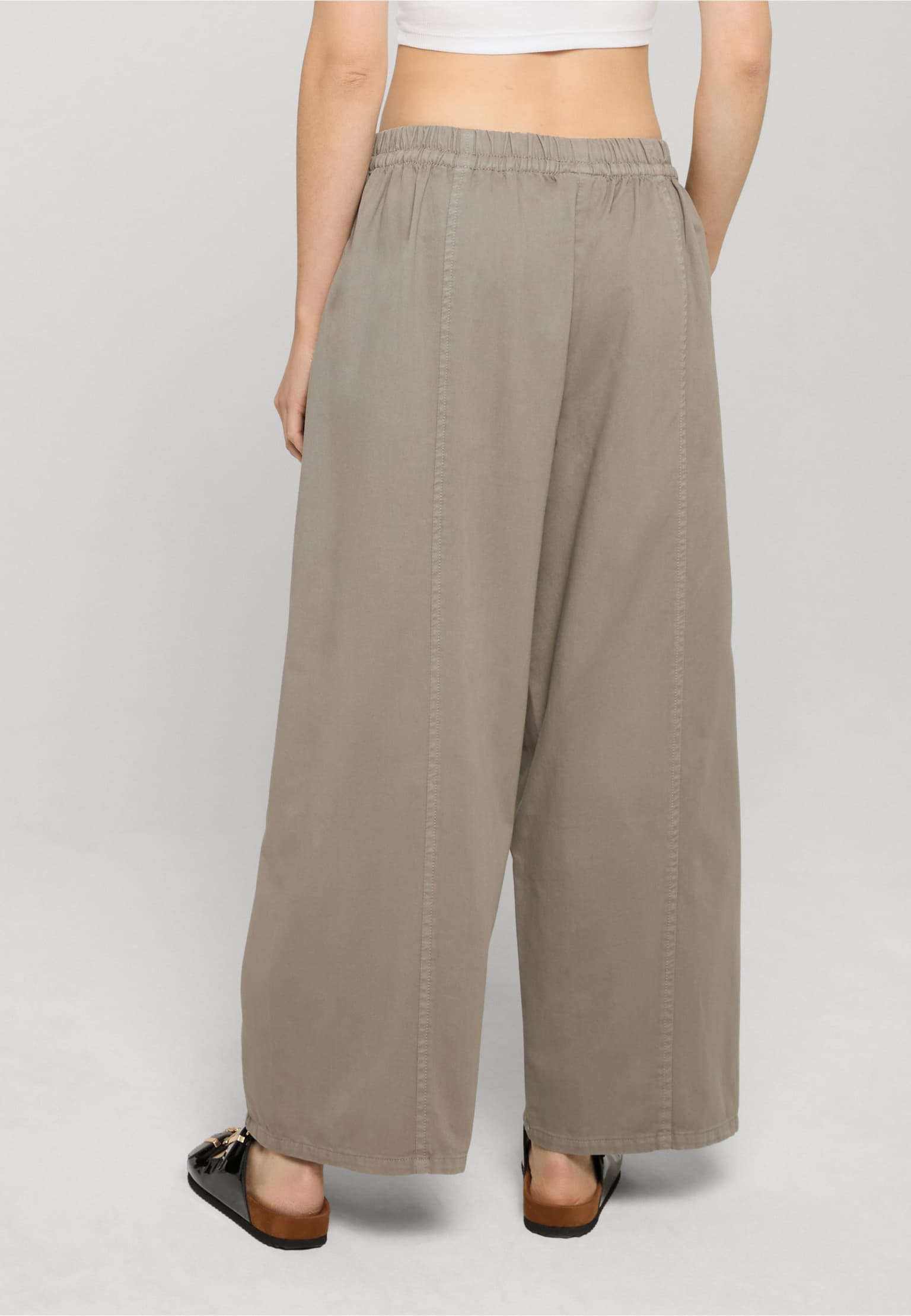Urban Classics Ladies Barrel Cropped Cotton Pants – Bild 2