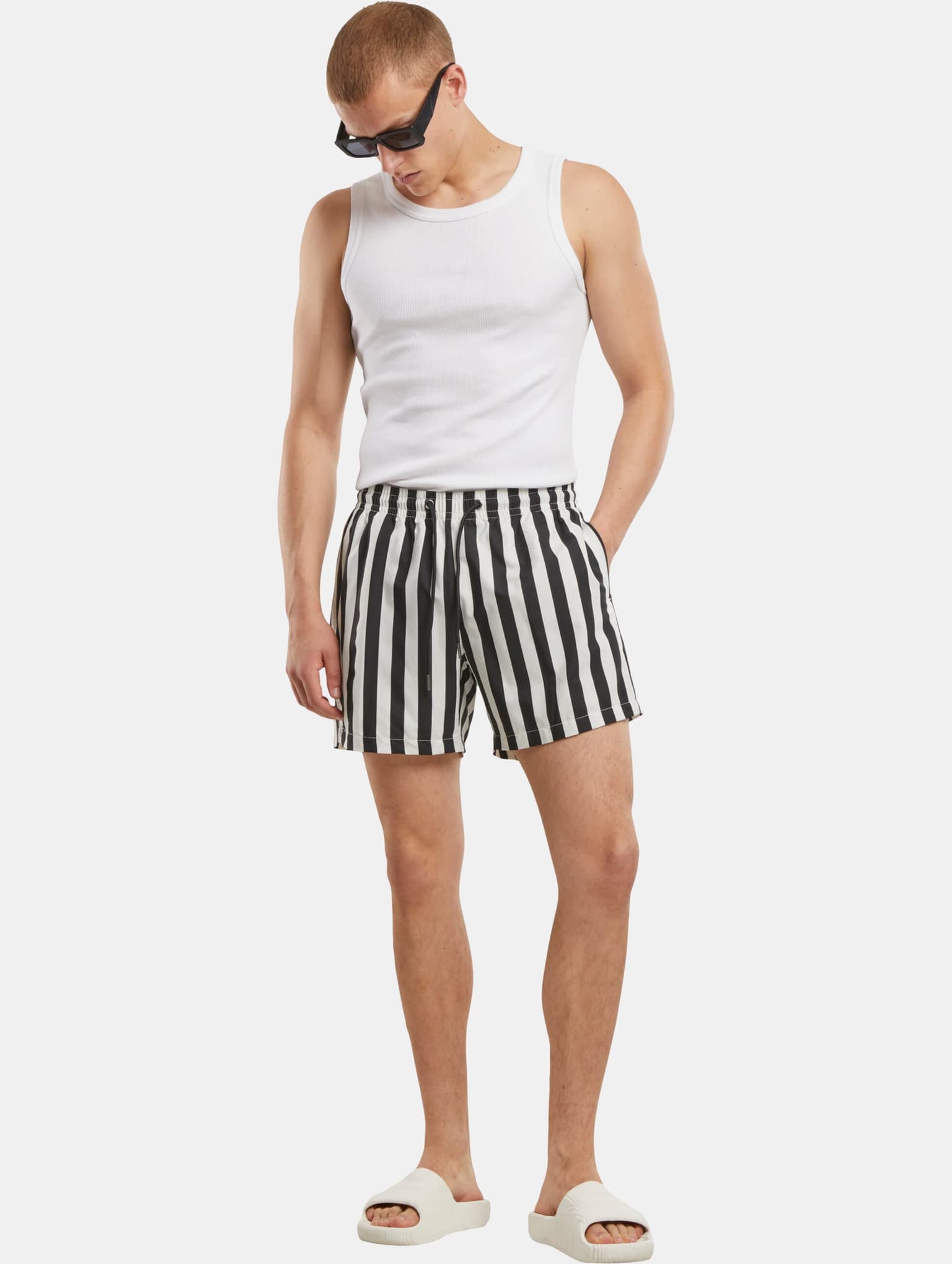 Urban Classics Striped Seersucker Swim Short – Bild 4