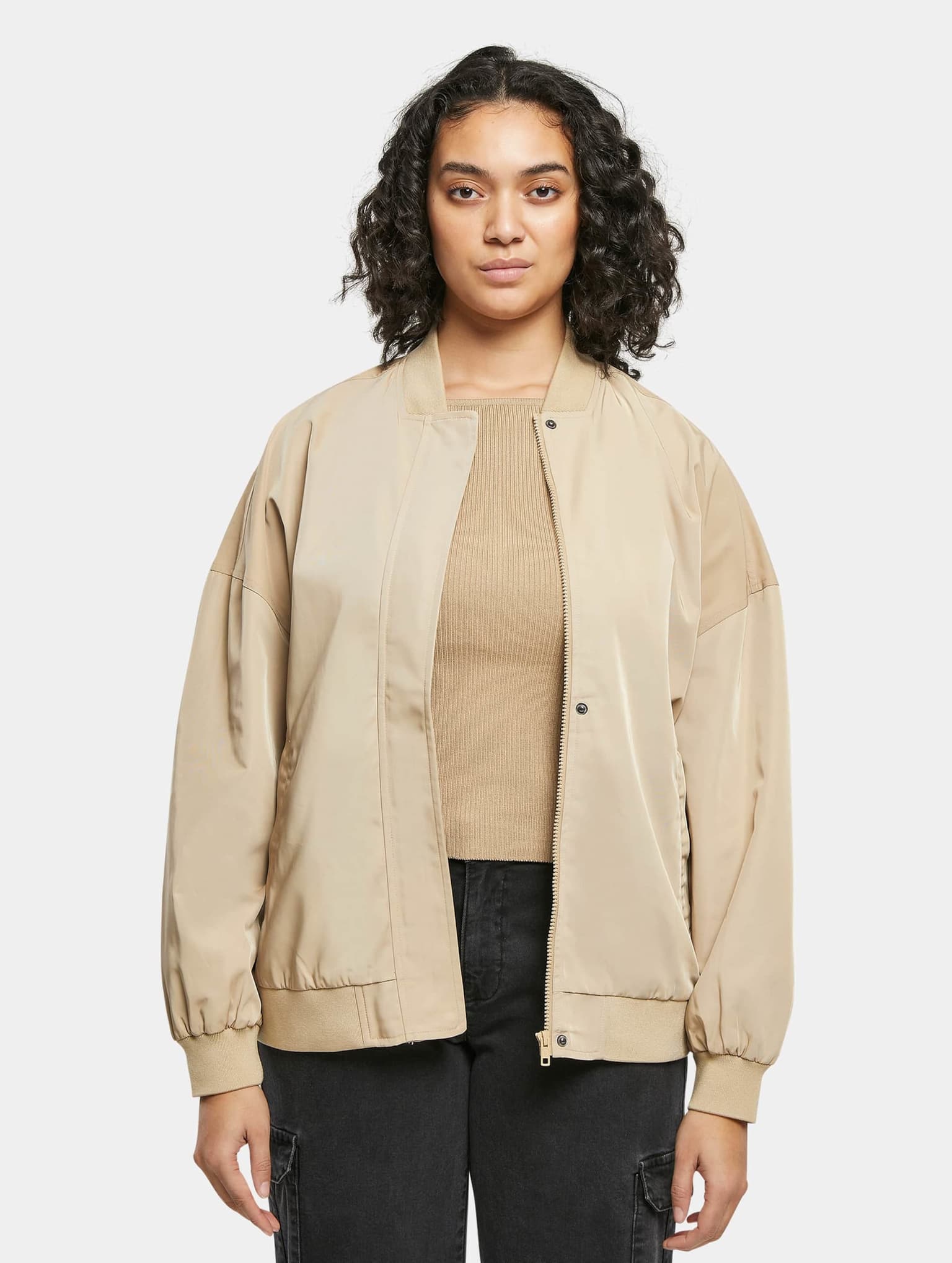 Urban Classics Ladies Essentials Oversized Light Bomber Jacket – Bild 3