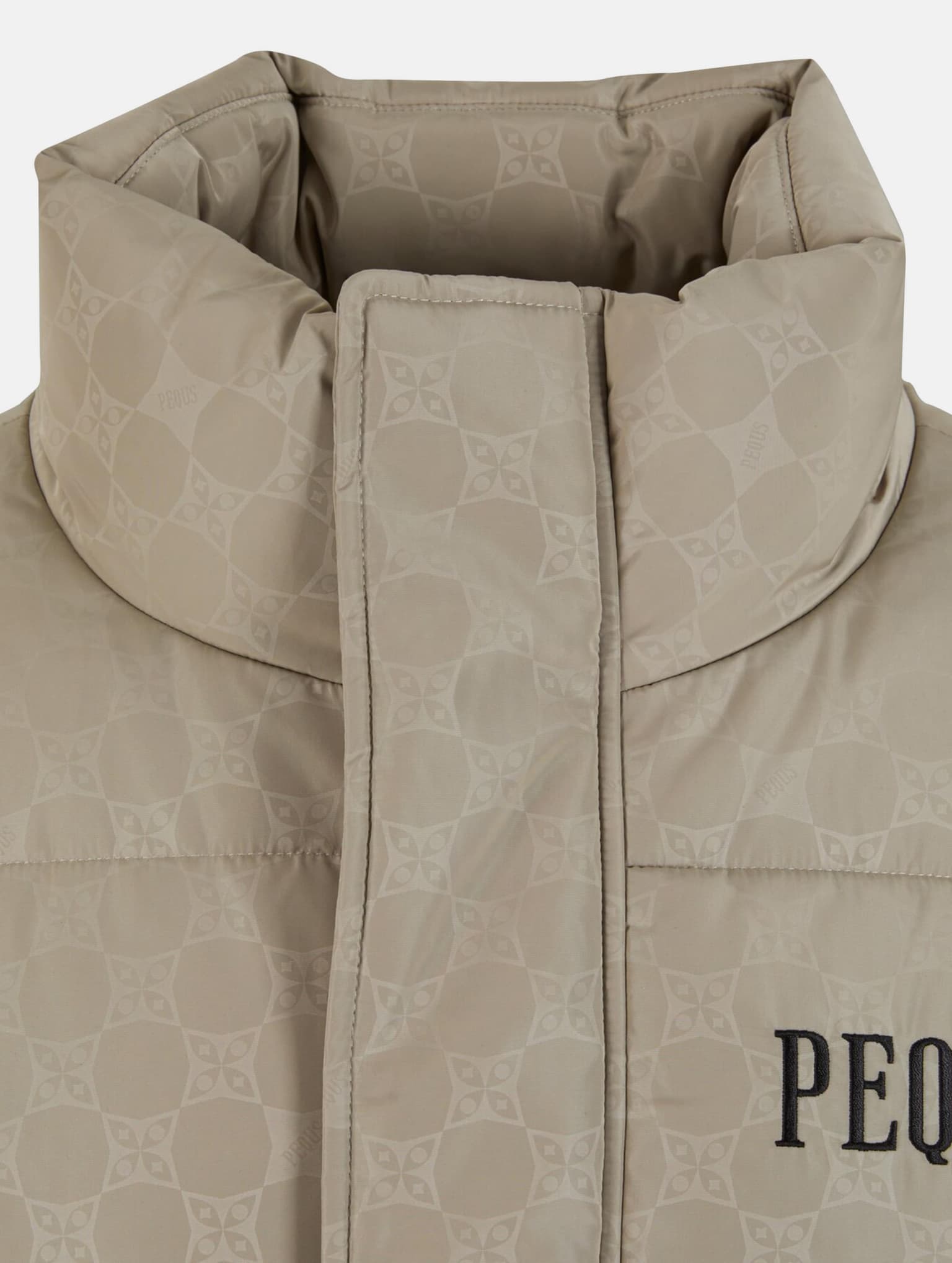 PEQUS Chest Logo Monogram Puffer Jacket – Bild 4