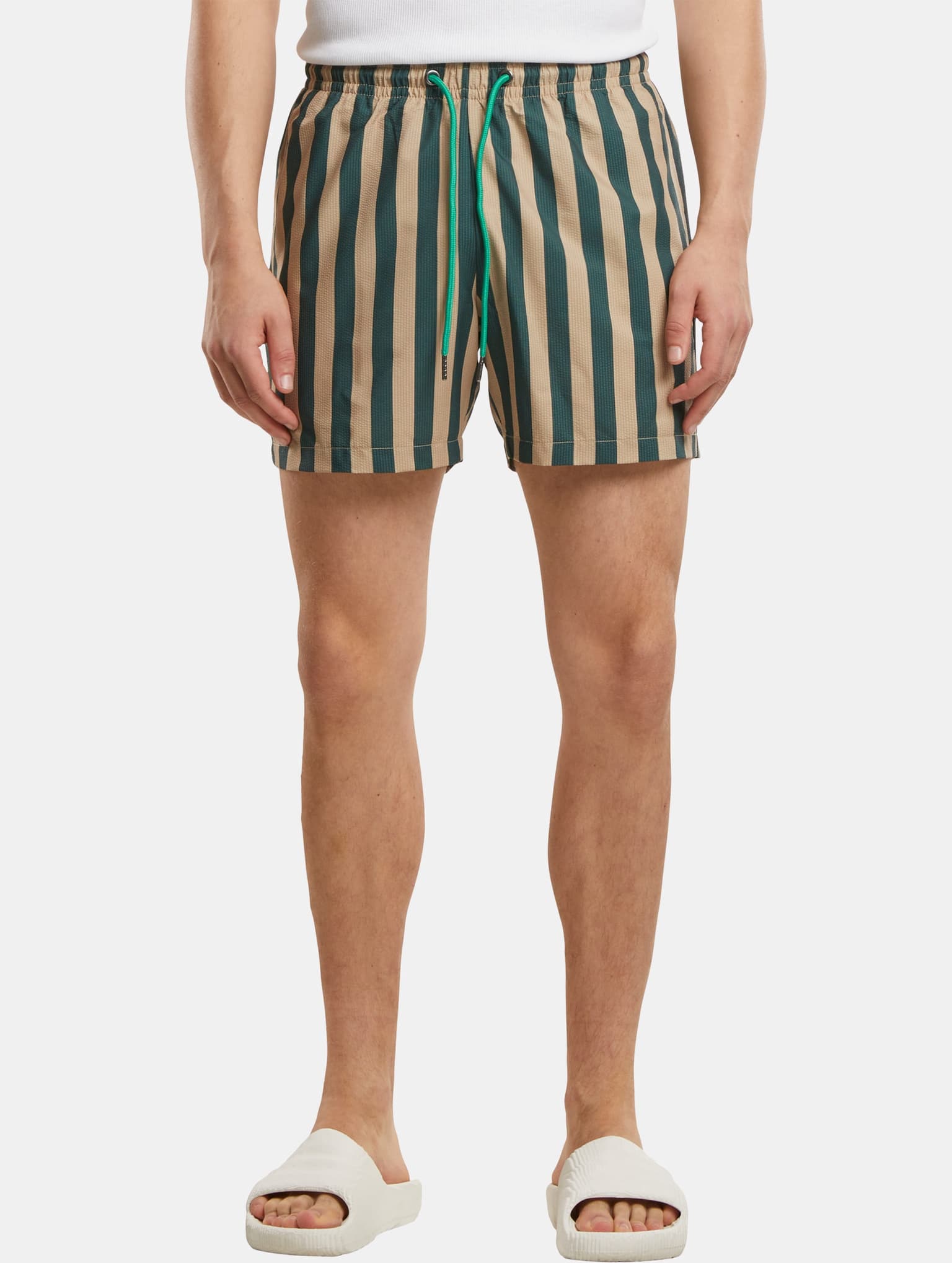 Urban Classics Striped Seersucker Swim Short – Bild 3