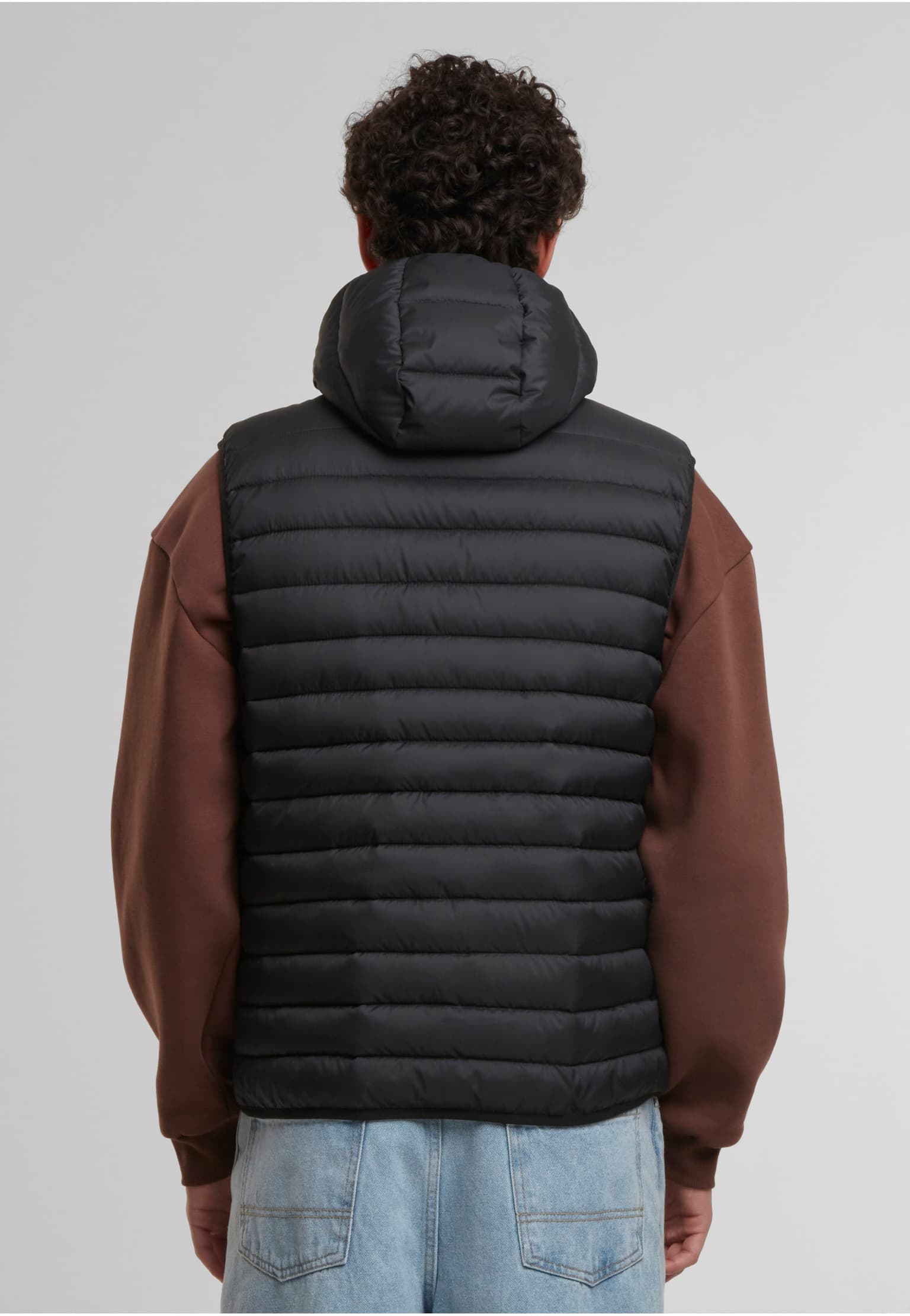 Urban Classics Basic Light Weigh Vest With Hood – Bild 2