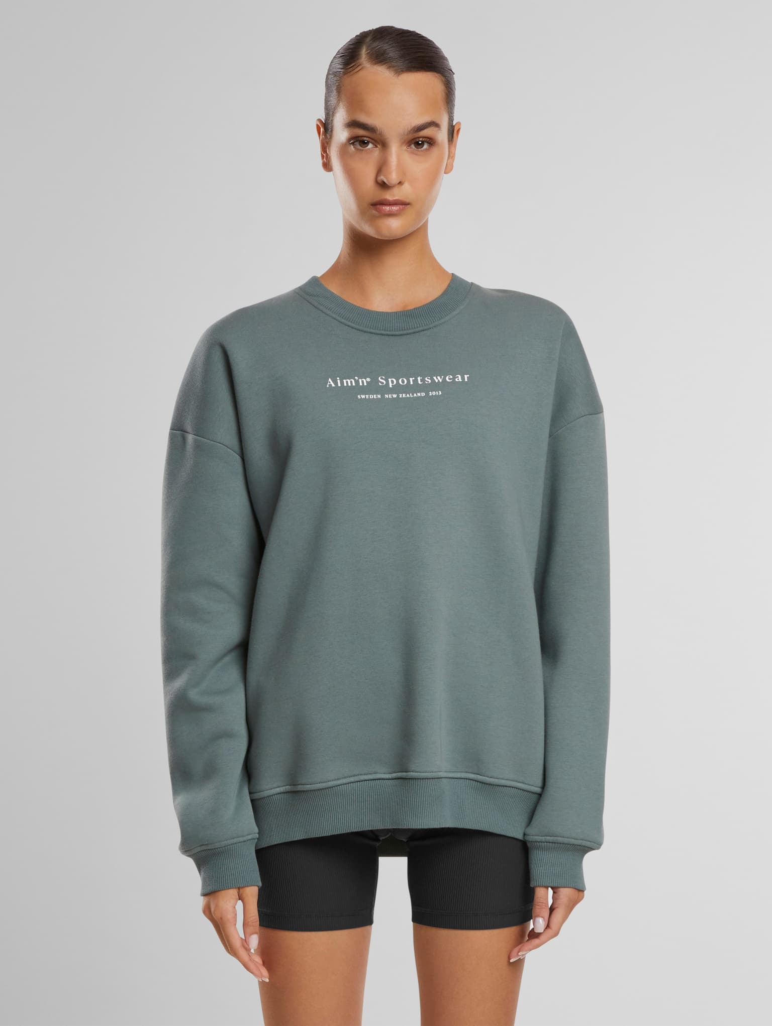 AMN-243-SW -24010379-112 AIMN Serif Sweatshirt – Bild 3