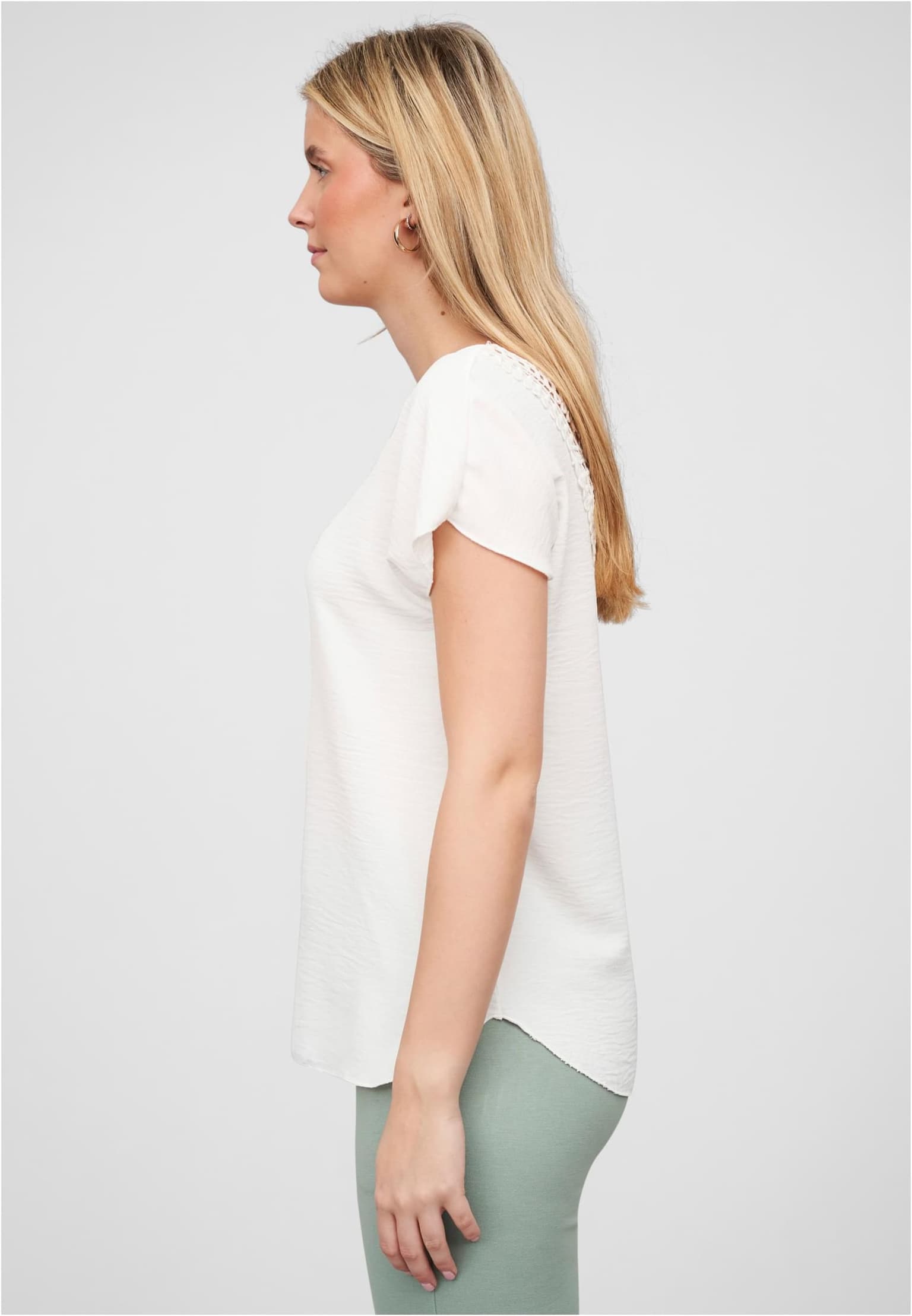 Cloud5ive Damen Musselin Top mit Spitzenbesatz hinten – Bild 3