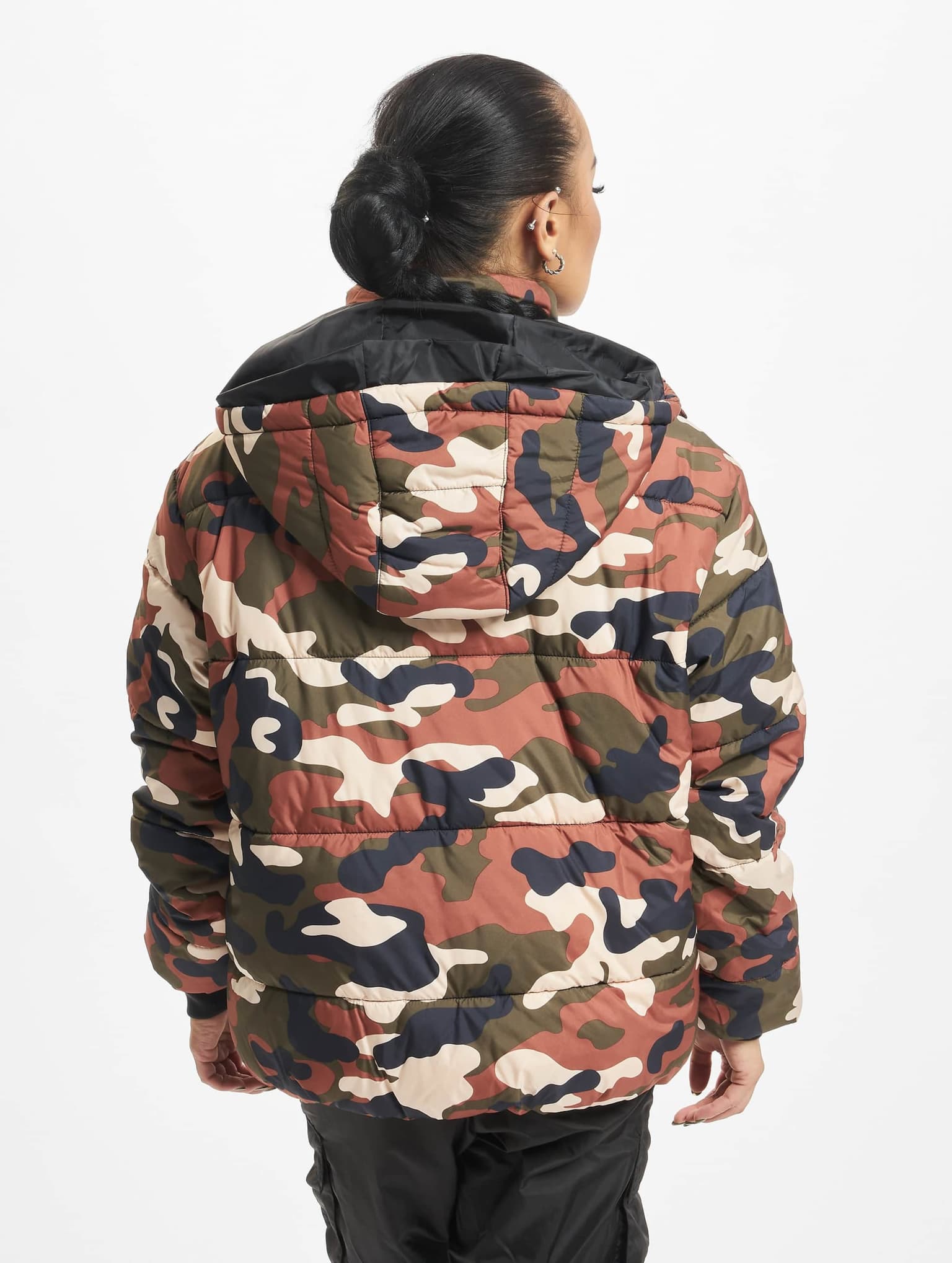 Urban Classics Ladies Boyfriend Camo Puffer Jacket – Bild 2