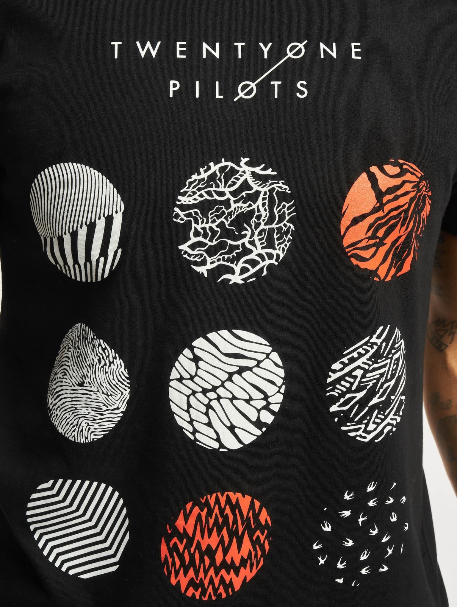 Merchcode Twenty One Pilots Pattern Circles Tee – Bild 4