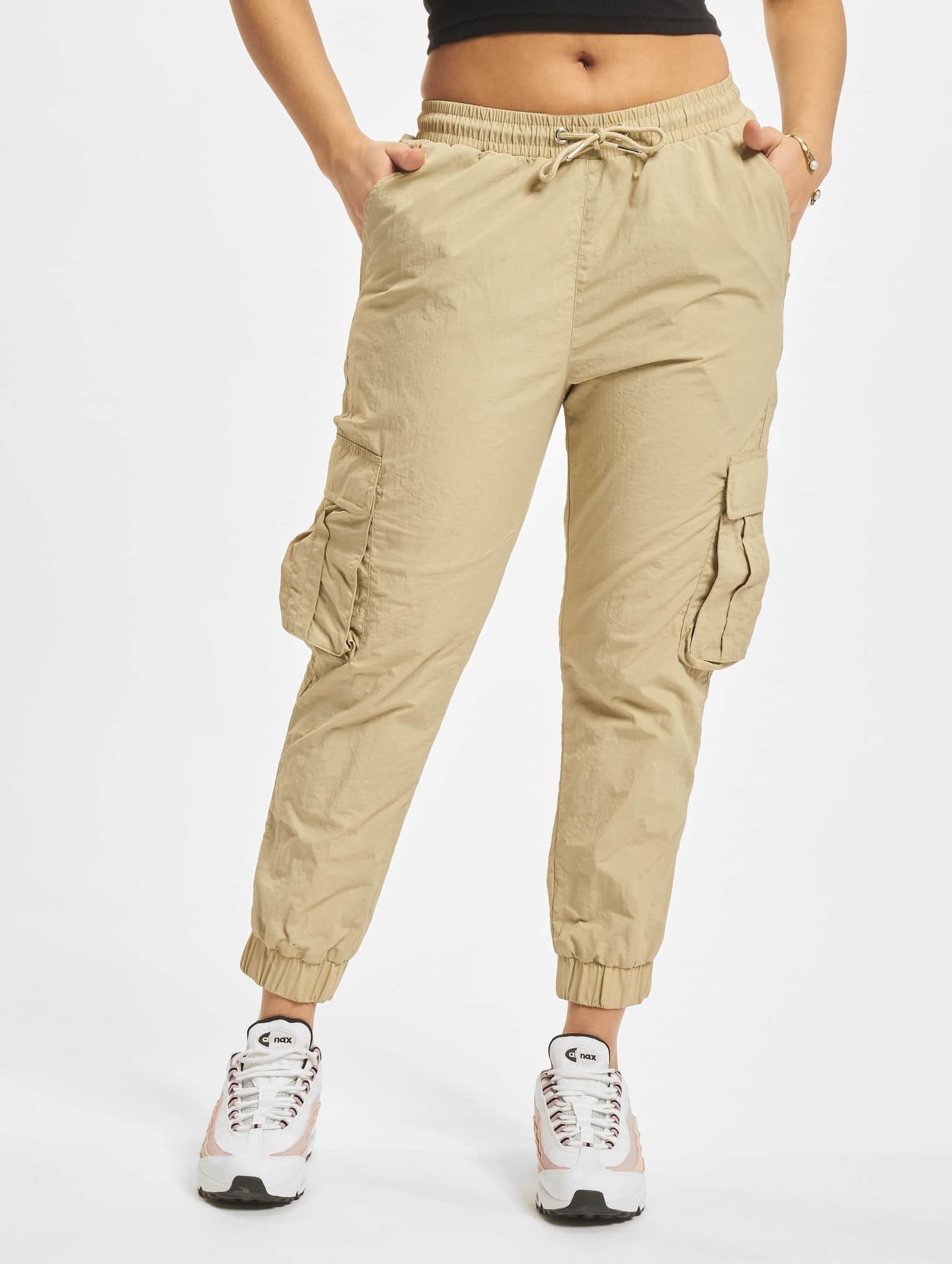 Urban Classics Ladies High Waist Crinkle Nylon Cargo Pants – Bild 3