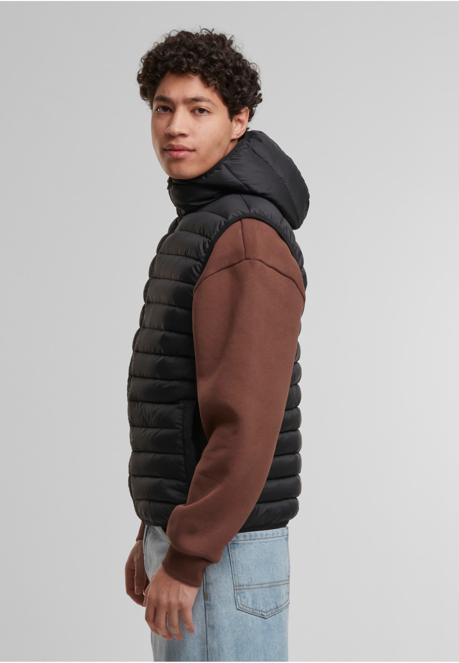 Urban Classics Basic Light Weigh Vest With Hood – Bild 3