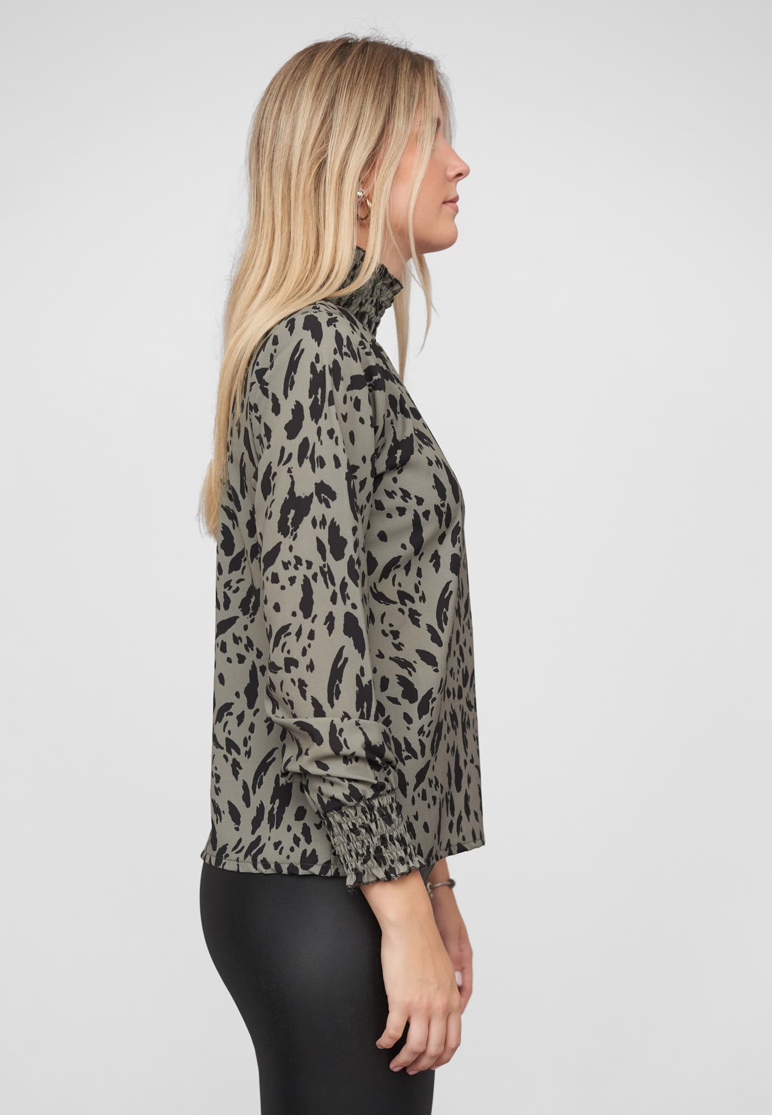 Cloud5ive Choker Blouse with leo print – Bild 4