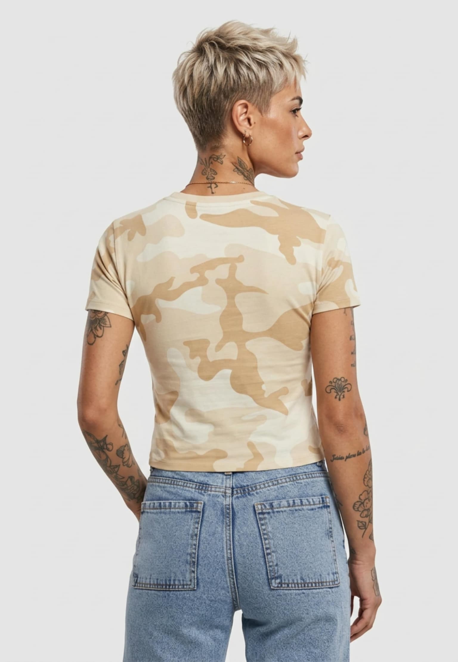 Urban Classics Ladies Cropped Camo T-Shirt – Bild 2