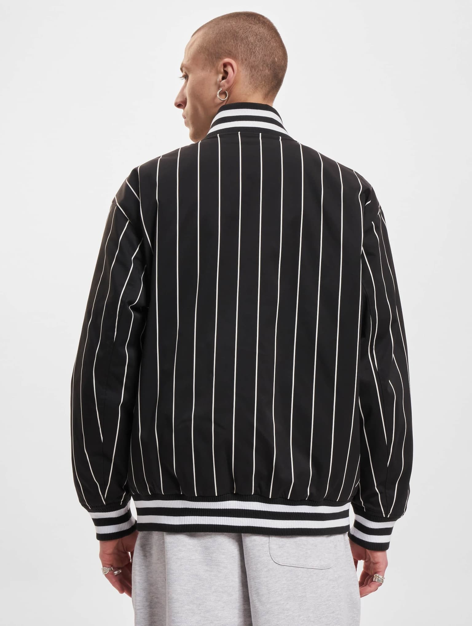 Tommy Jeans Rlx Pinstripe Bomberjacke – Bild 2