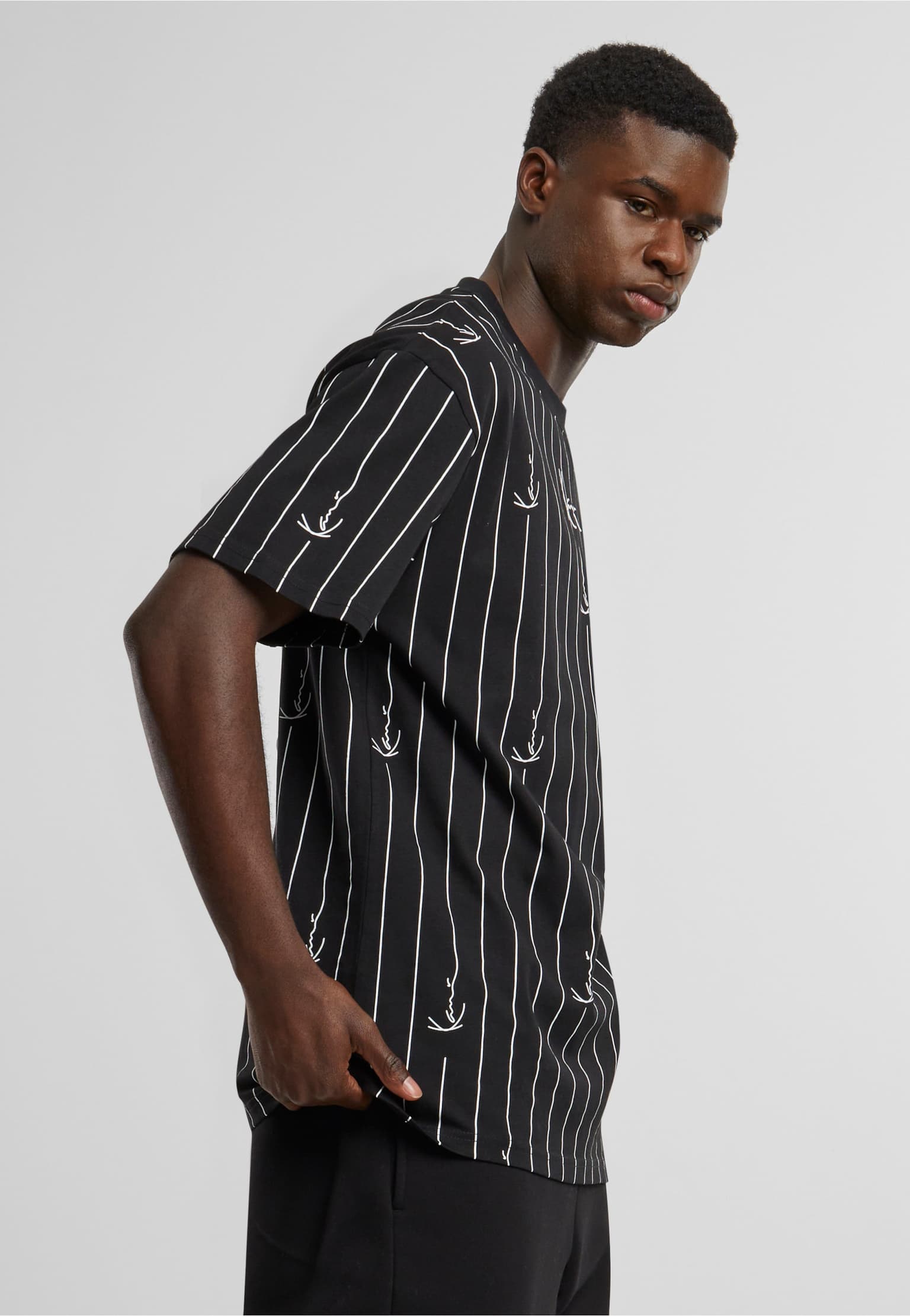 Karl Kani Small Signature Logo Prinstripe Tee – Bild 4