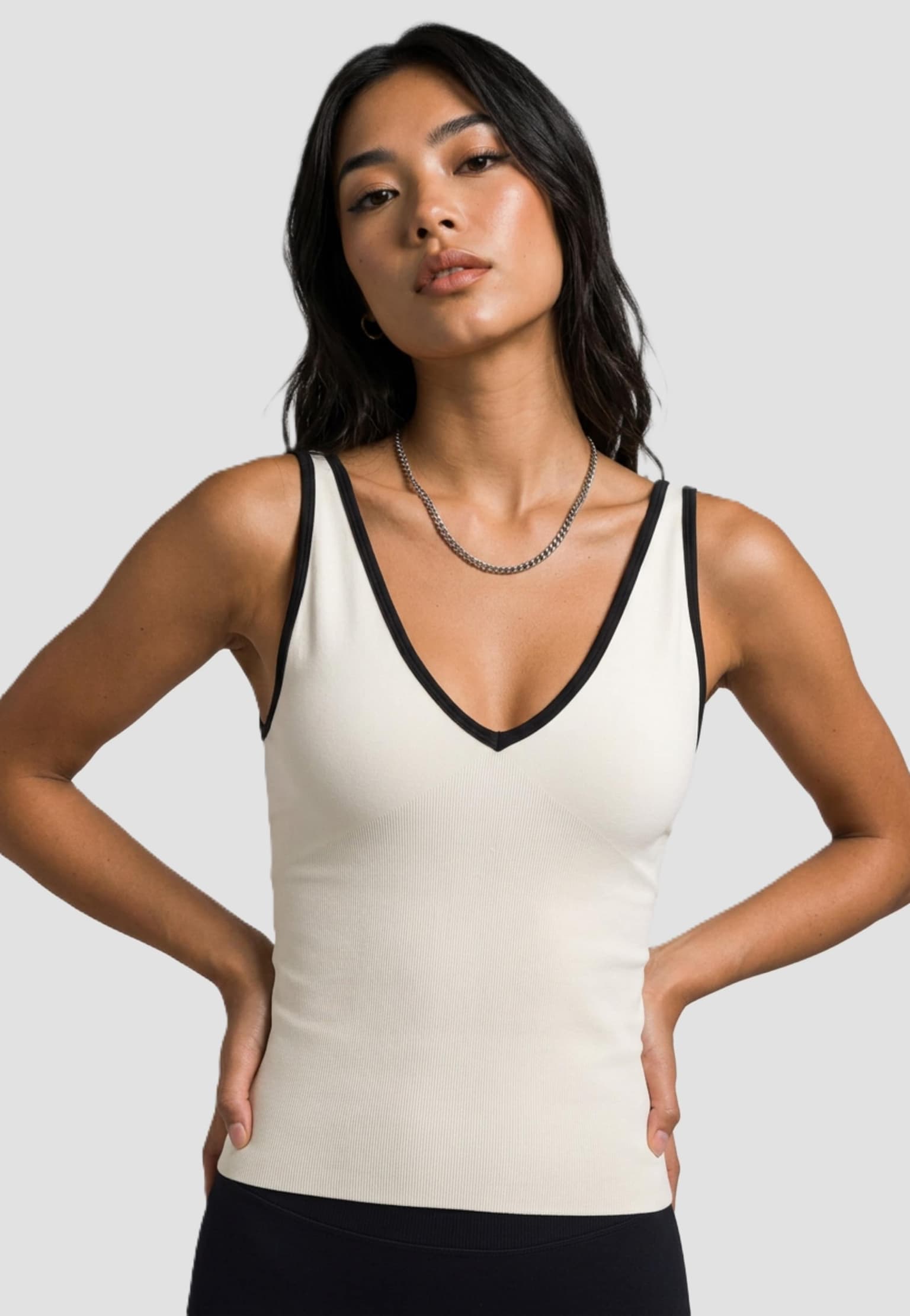 aimn Shape Seamless Deep Cut Singlet