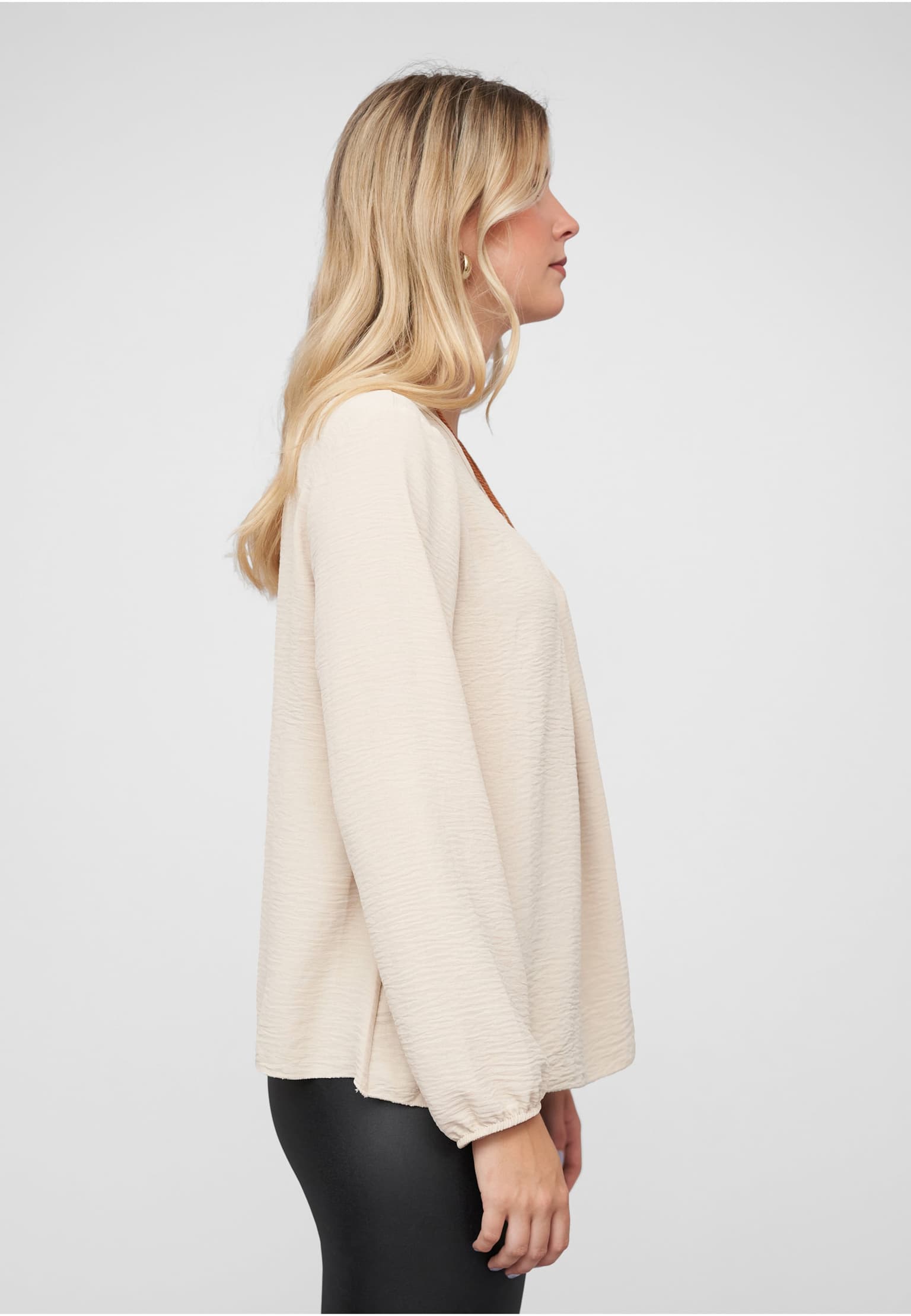 Cloud5ive Longsleeve Blouse with Necklace – Bild 4